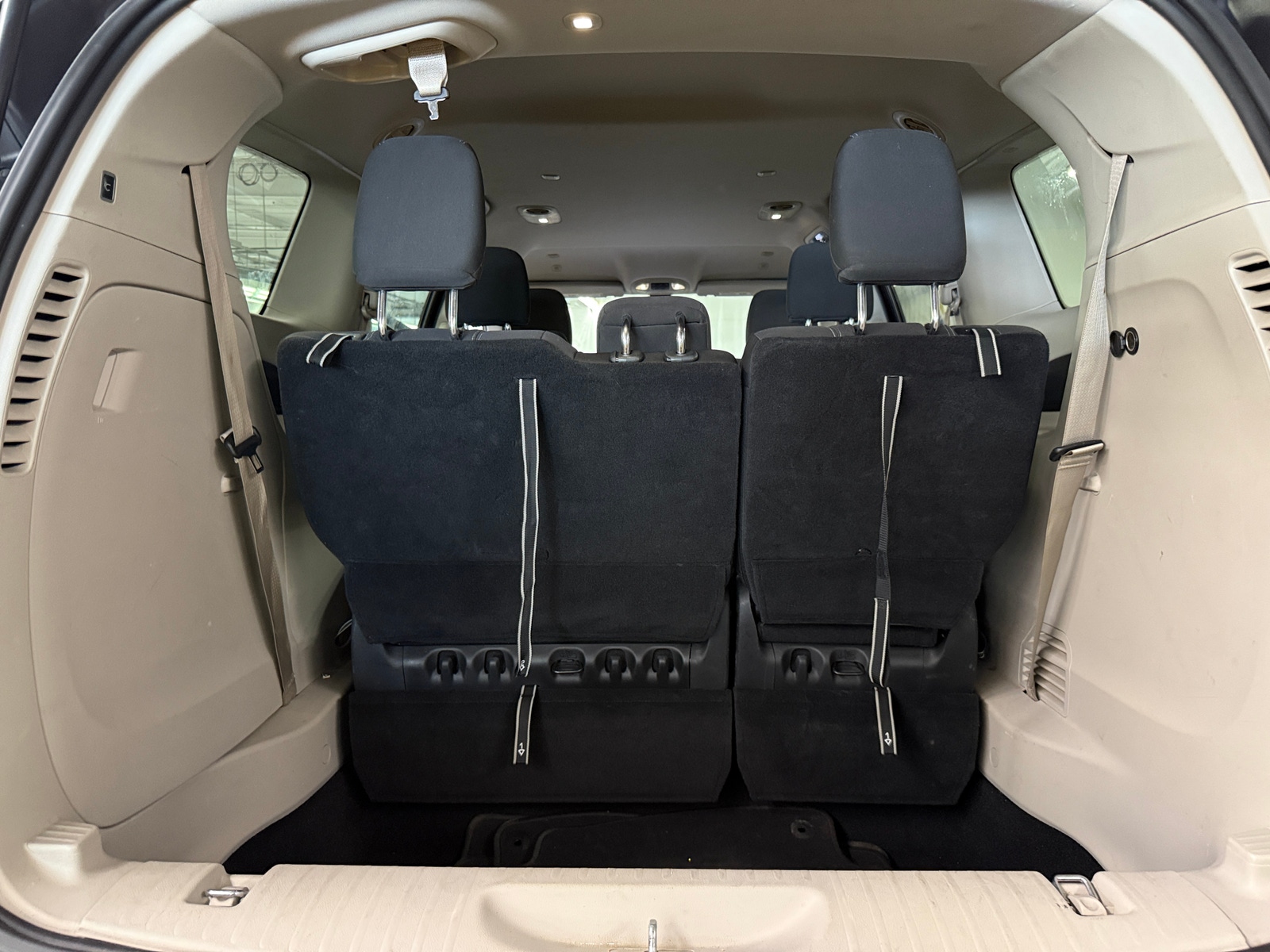 Thumbnail: 2022 Chrysler Voyager - 7