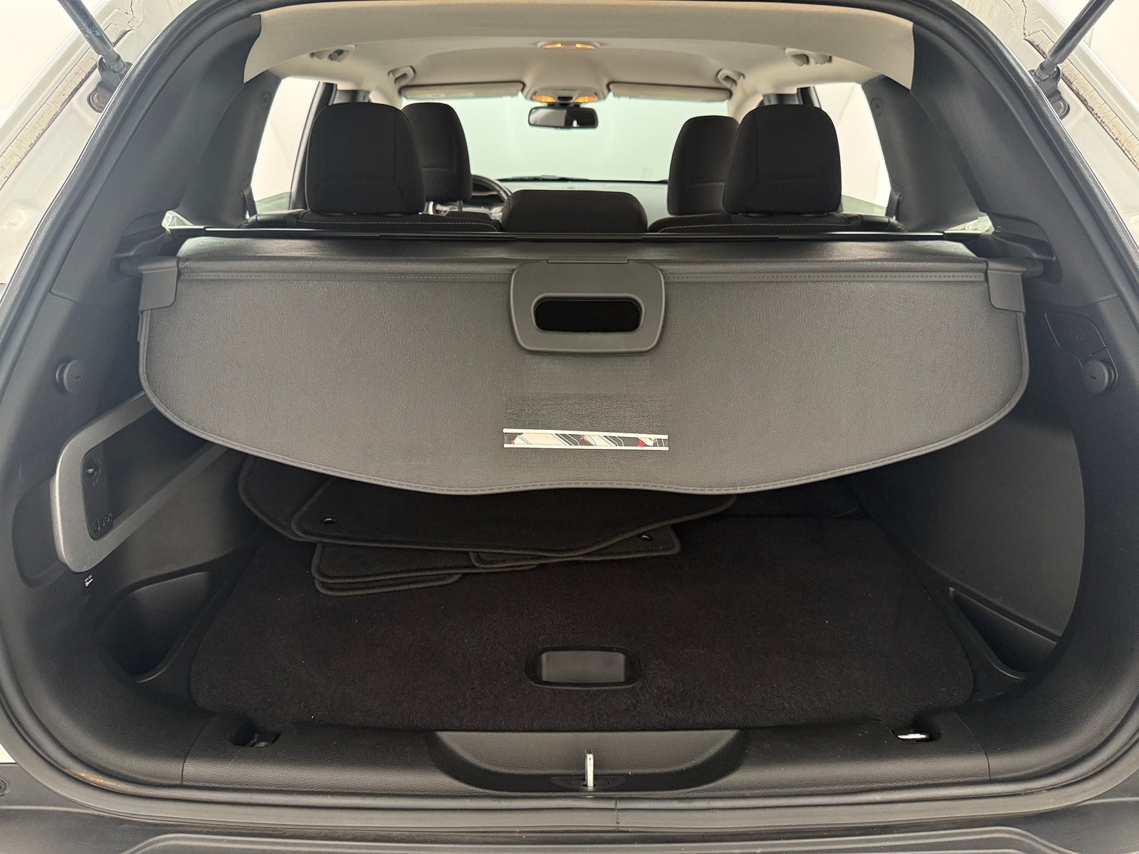 Thumbnail: 2015 Jeep Cherokee - 7