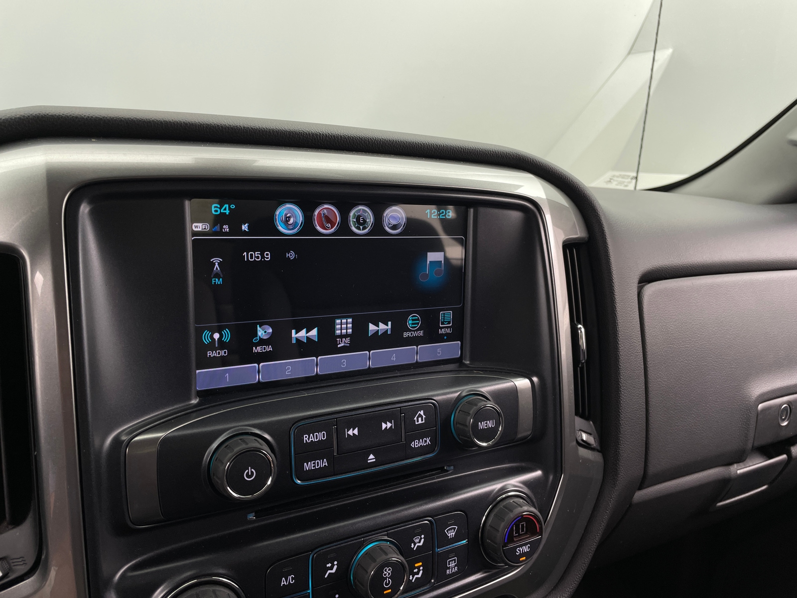 Thumbnail: 2017 Chevrolet Silverado 1500 - 4