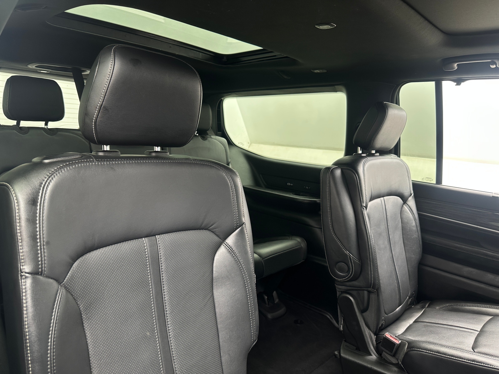 Thumbnail: 2022 Jeep Wagoneer - 5