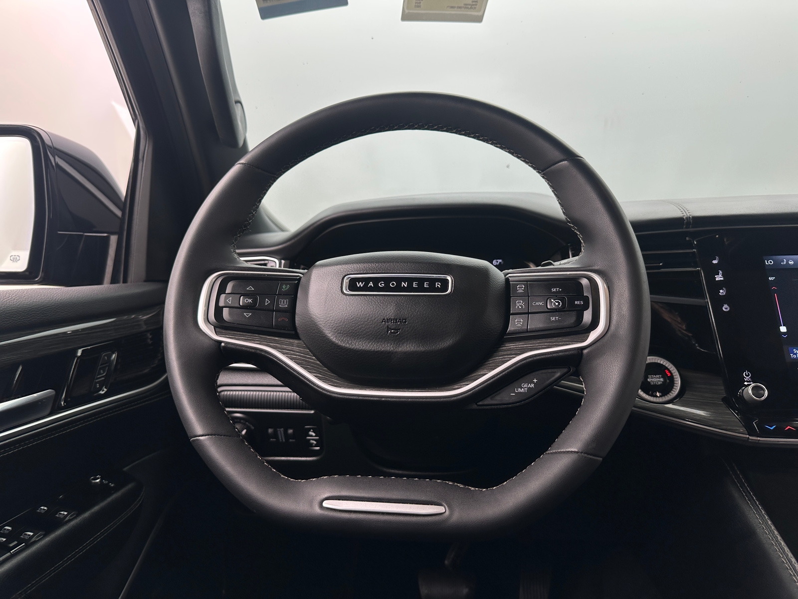 Thumbnail: 2022 Jeep Wagoneer - 4