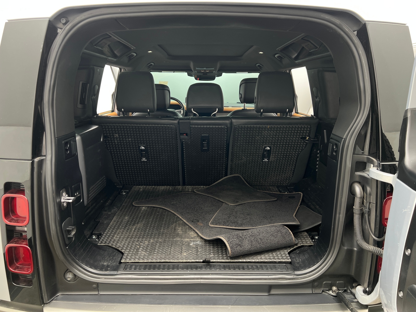Thumbnail: 2024 Land Rover Defender - 6