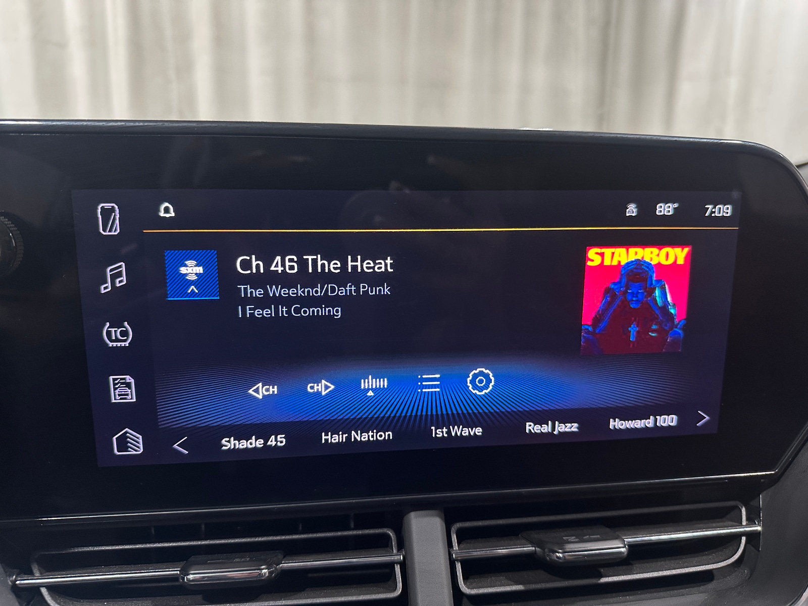 Thumbnail: 2025 Chevrolet Trax - 4