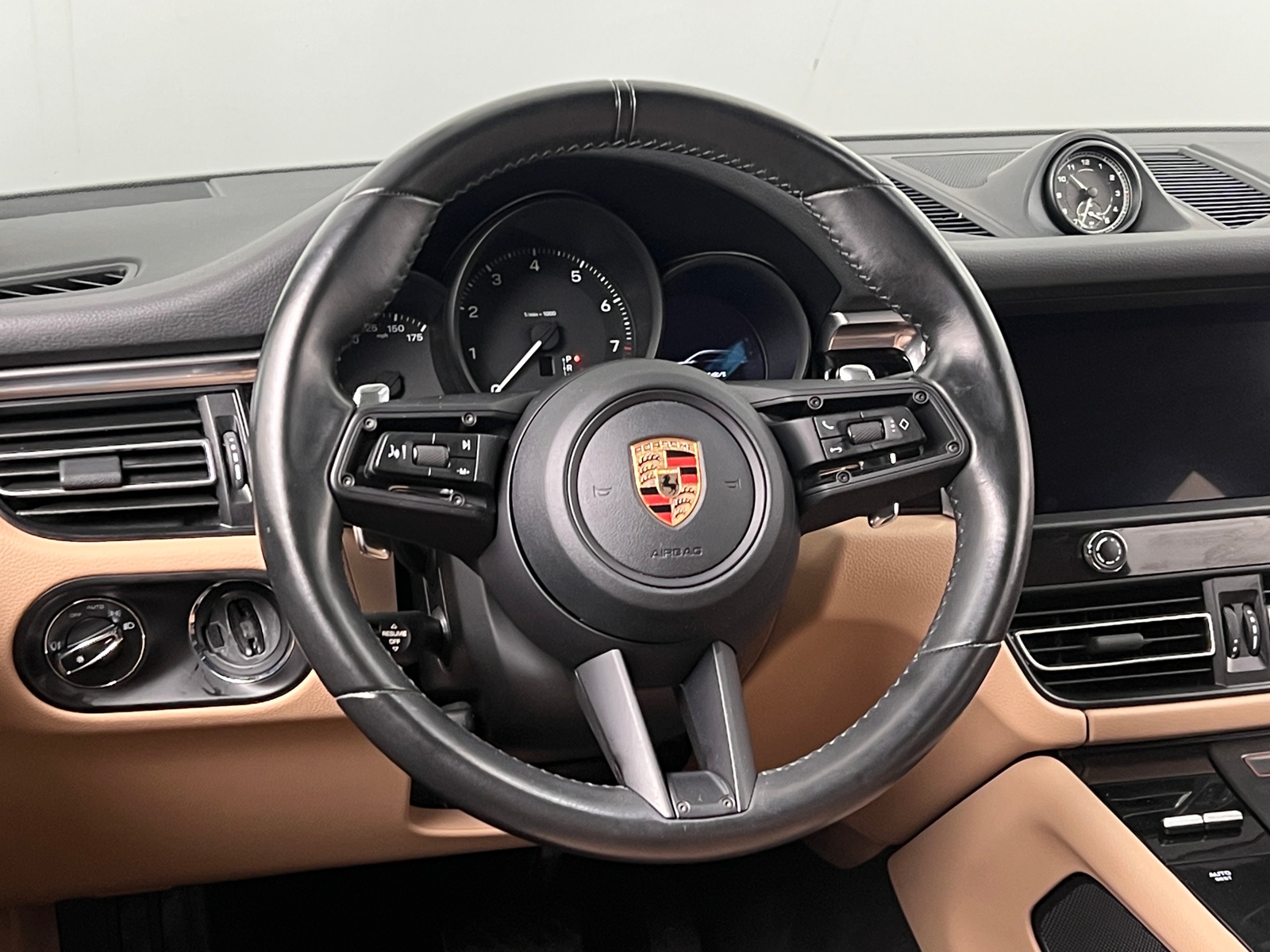 Thumbnail: 2023 Porsche Macan - 4