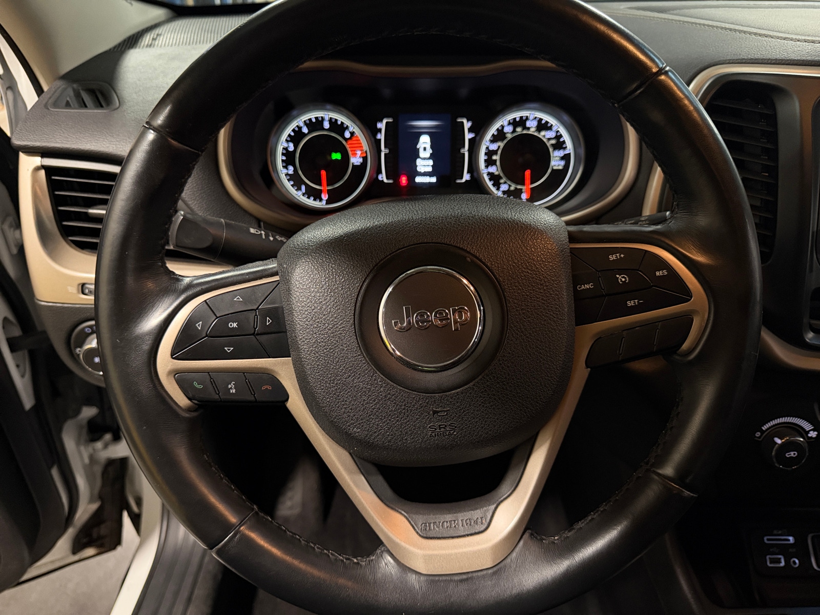 Thumbnail: 2018 Jeep Cherokee - 5