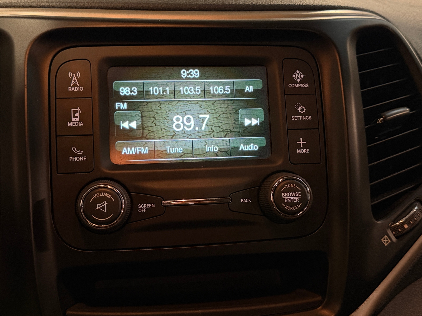 Thumbnail: 2018 Jeep Cherokee - 4