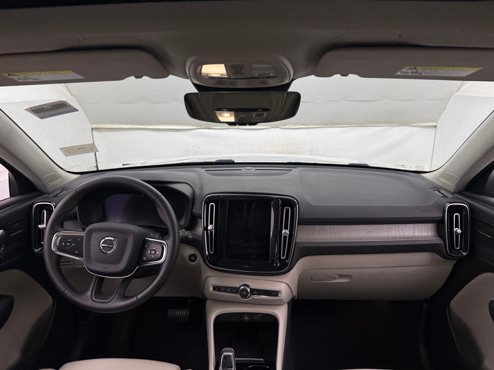 Thumbnail: 2023 Volvo XC40 - 3