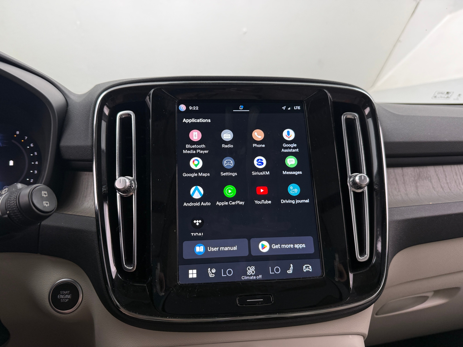 Thumbnail: 2023 Volvo XC40 - 4