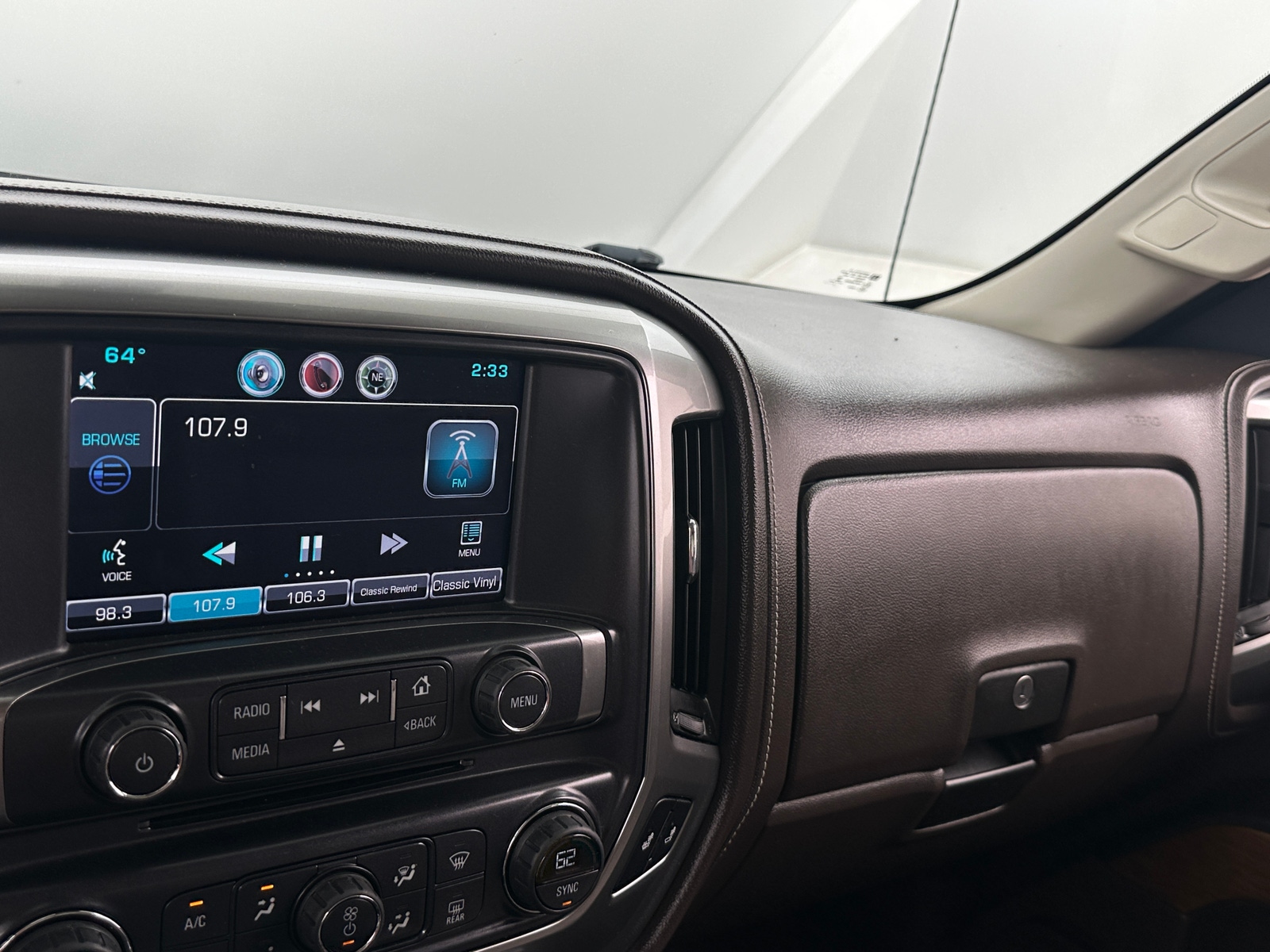 Thumbnail: 2015 Chevrolet Silverado 1500 - 3