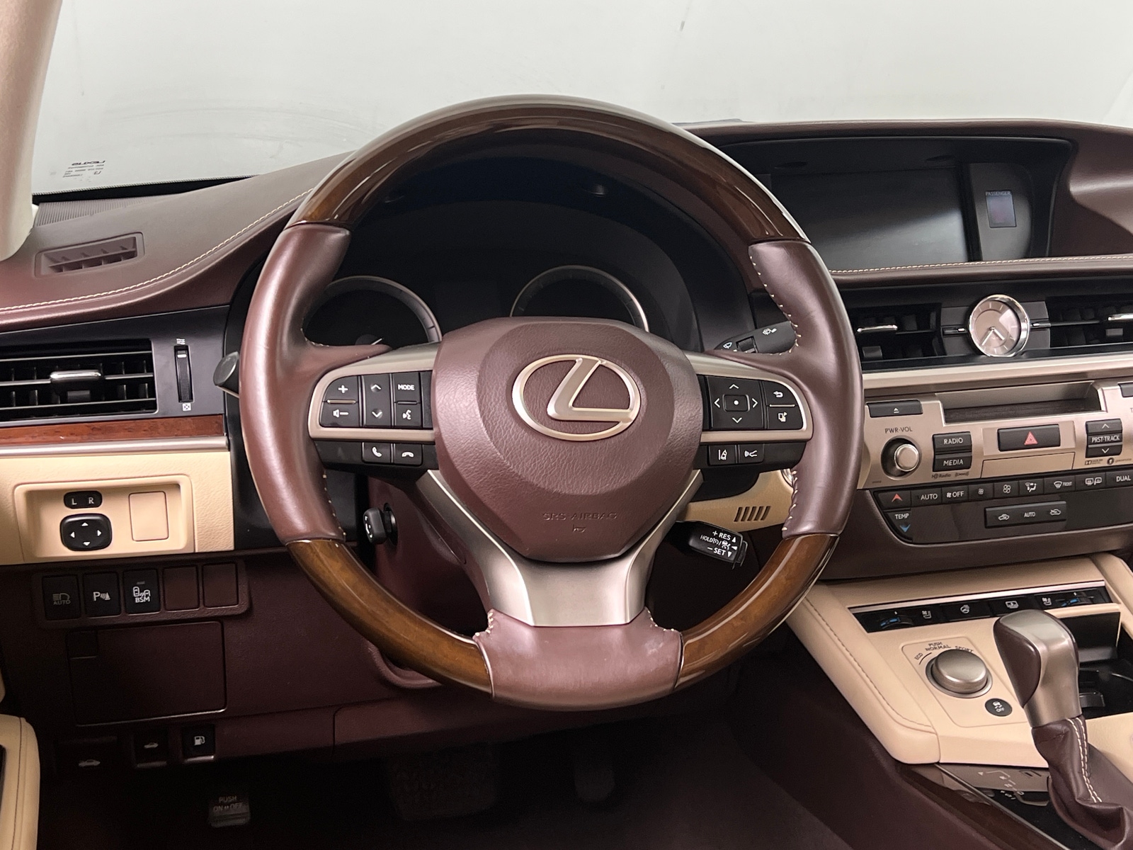 Thumbnail: 2017 Lexus ES - 4