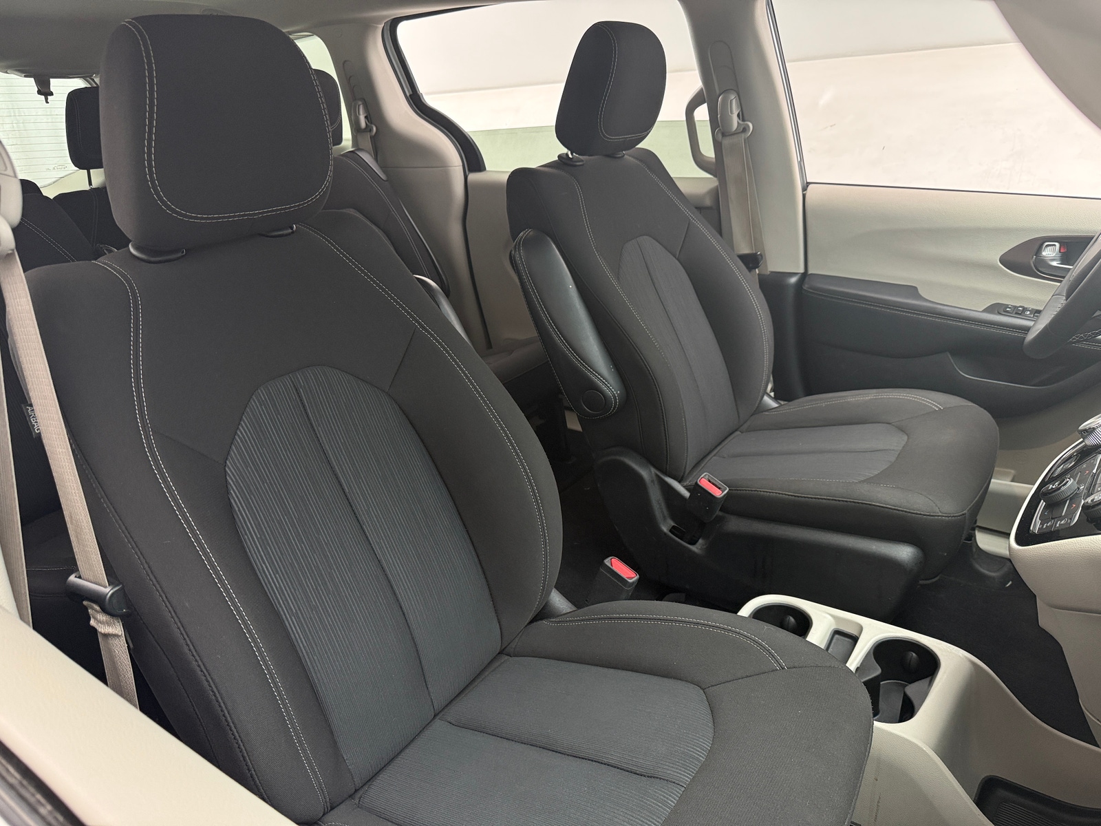 Thumbnail: 2023 Chrysler Voyager - 2