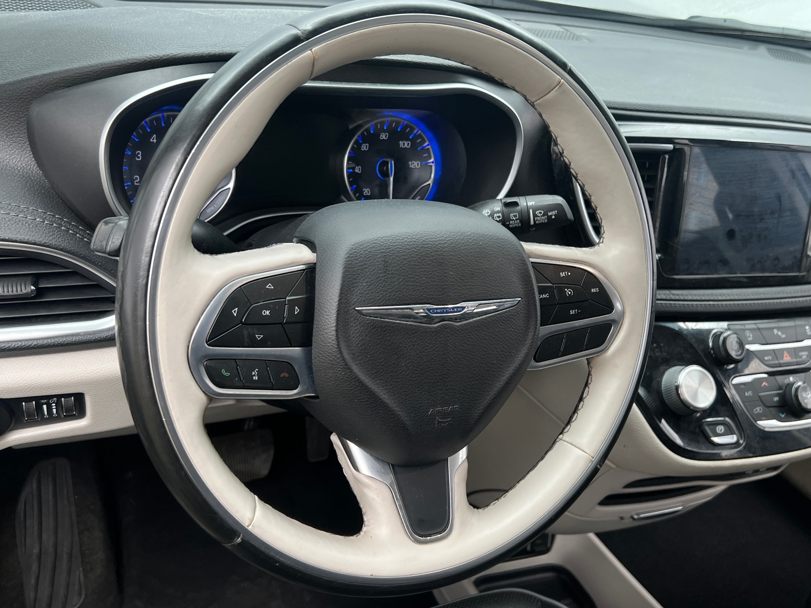 Thumbnail: 2020 Chrysler Pacifica - 4