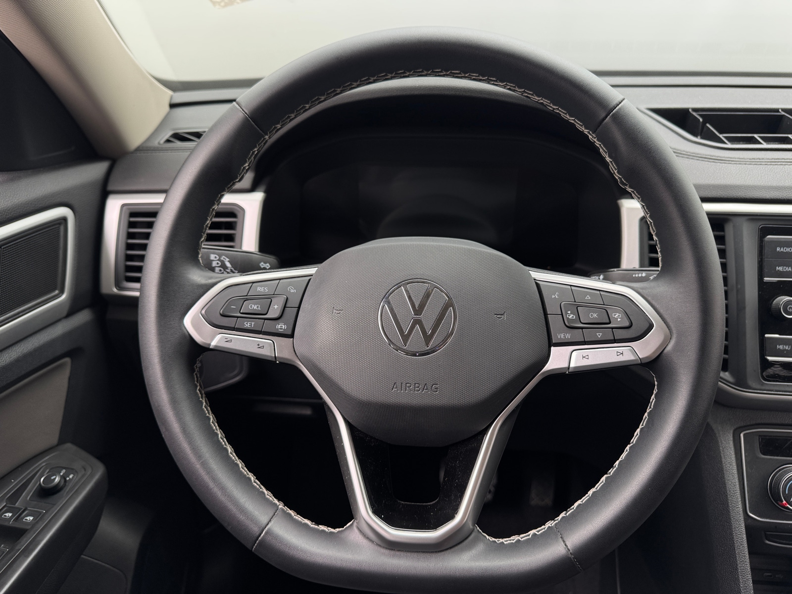 Thumbnail: 2023 Volkswagen Atlas - 4