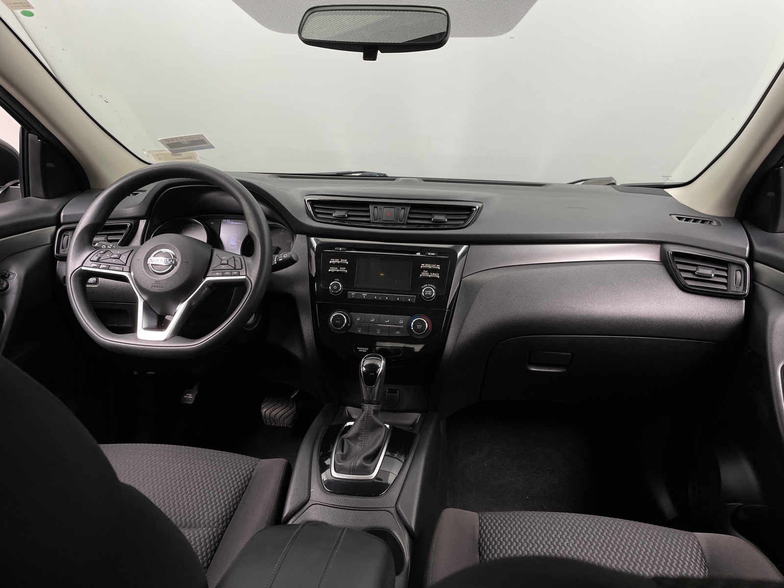 Thumbnail: 2018 Nissan Rogue Sport - 3