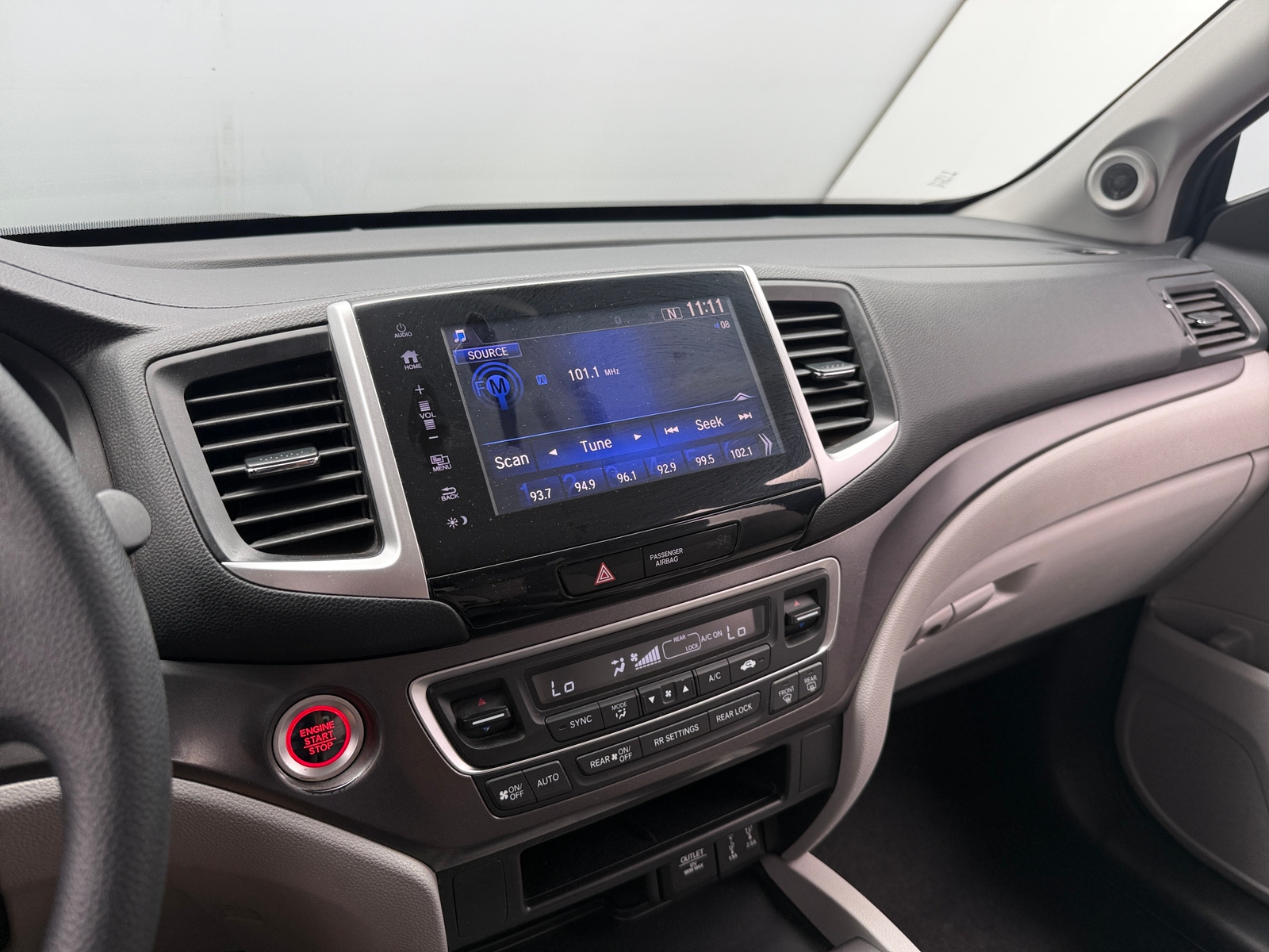 Thumbnail: 2017 Honda Pilot - 4