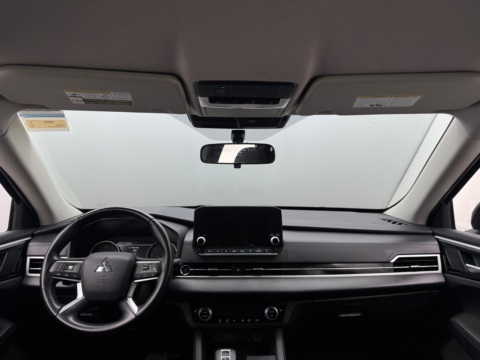 Thumbnail: 2022 Mitsubishi Outlander - 2