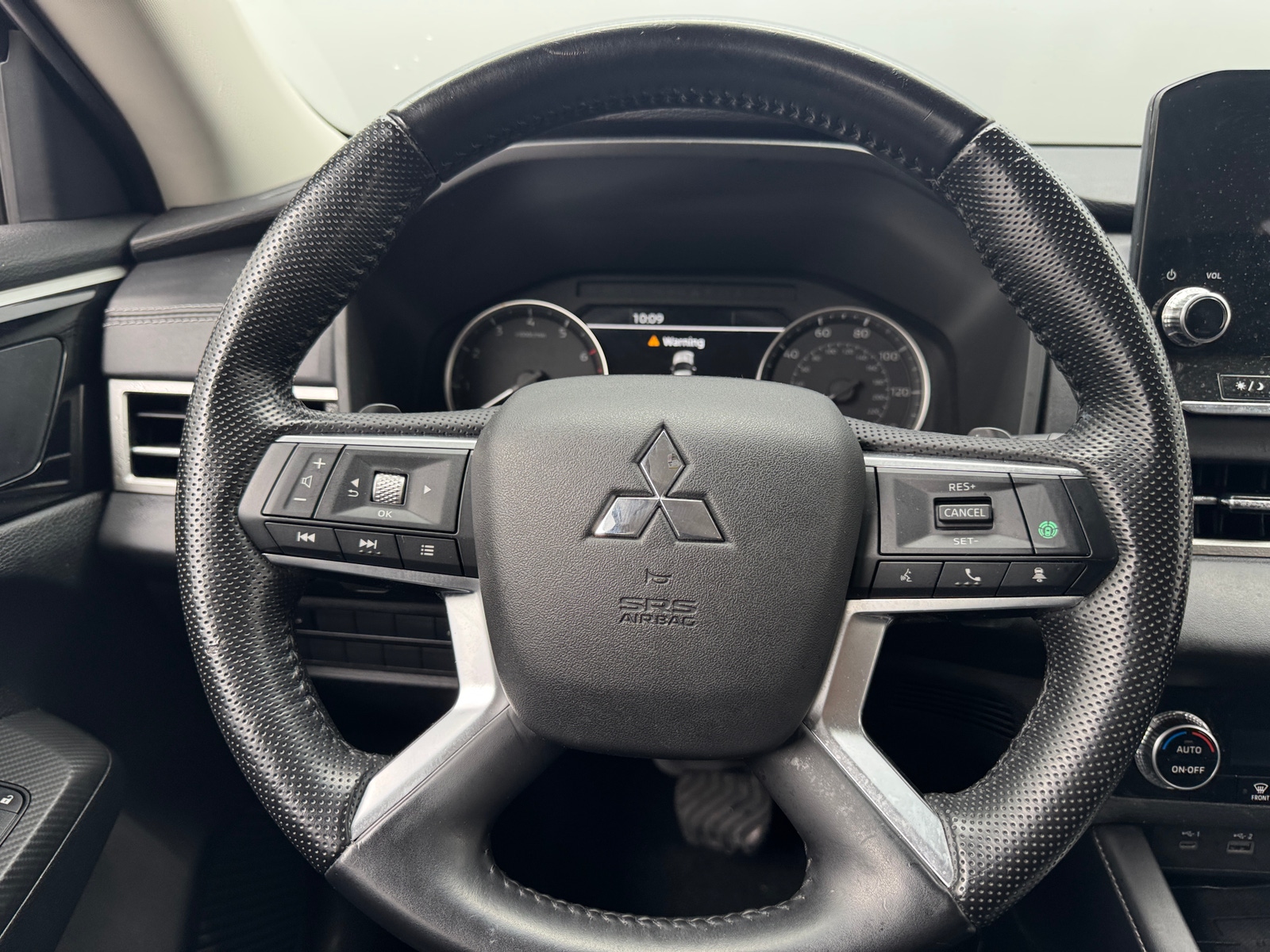 Thumbnail: 2022 Mitsubishi Outlander - 4