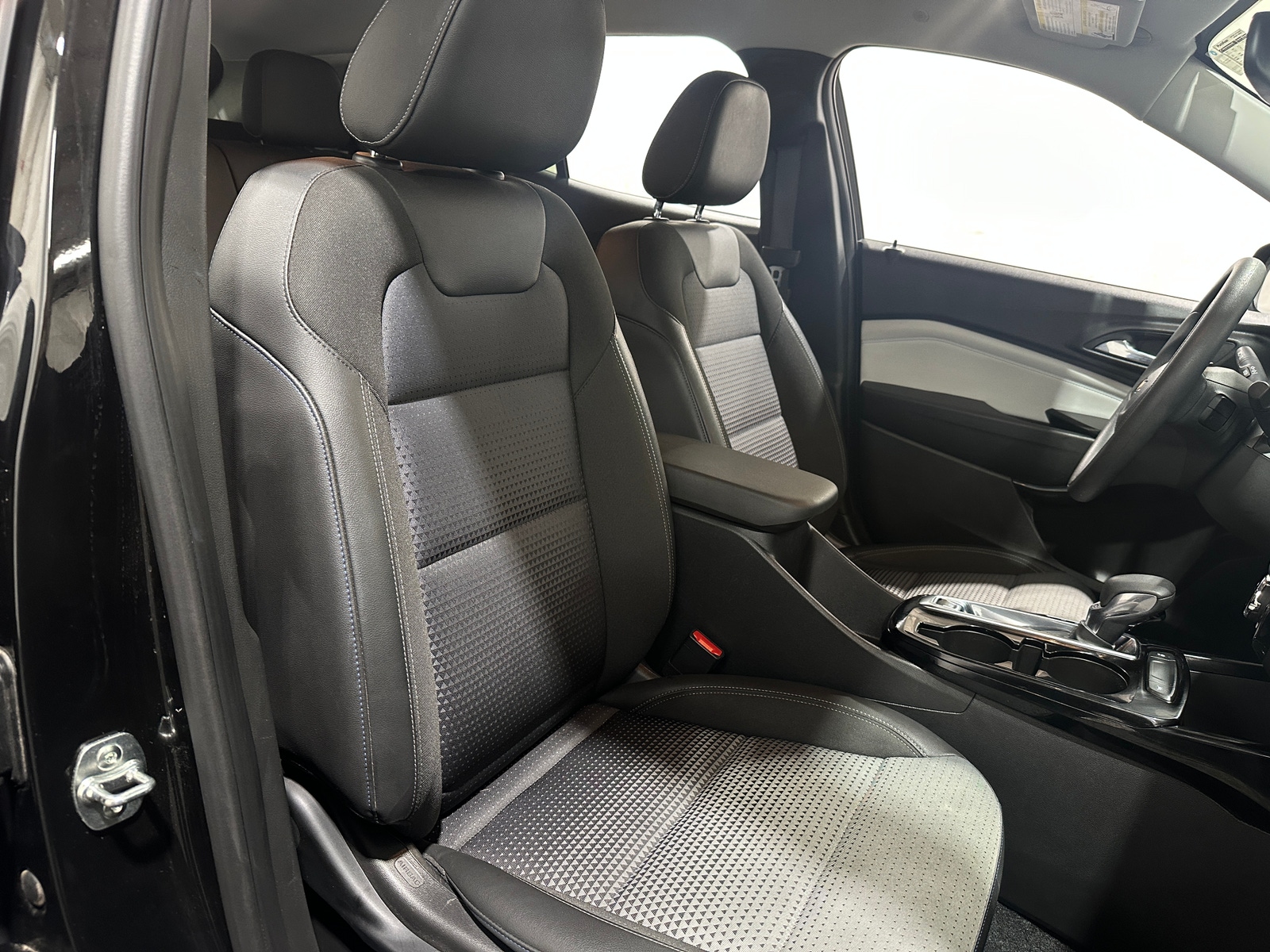 Thumbnail: 2025 Chevrolet Trax - 2