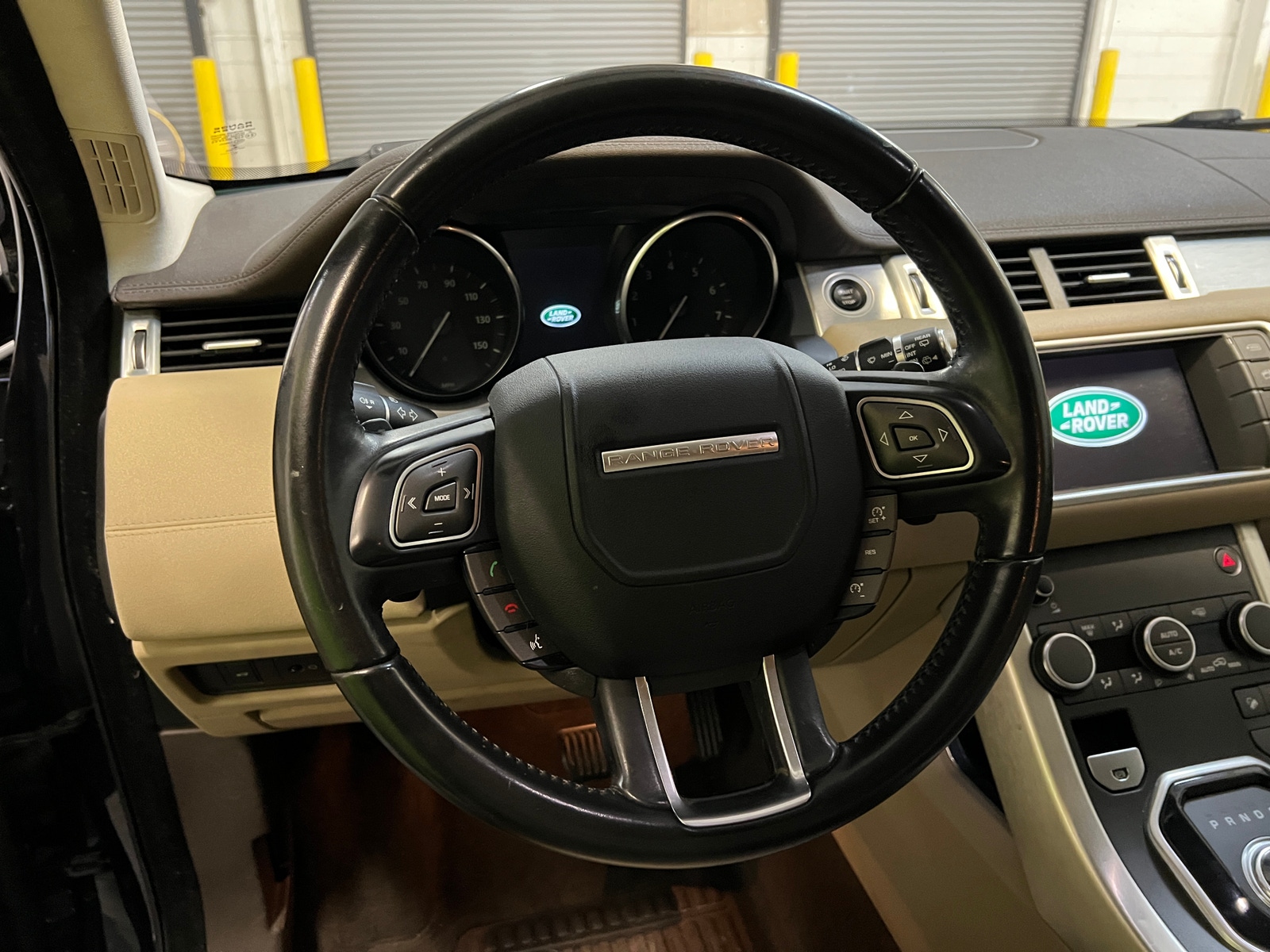 Thumbnail: 2017 Land Rover Range Rover Evoque - 4