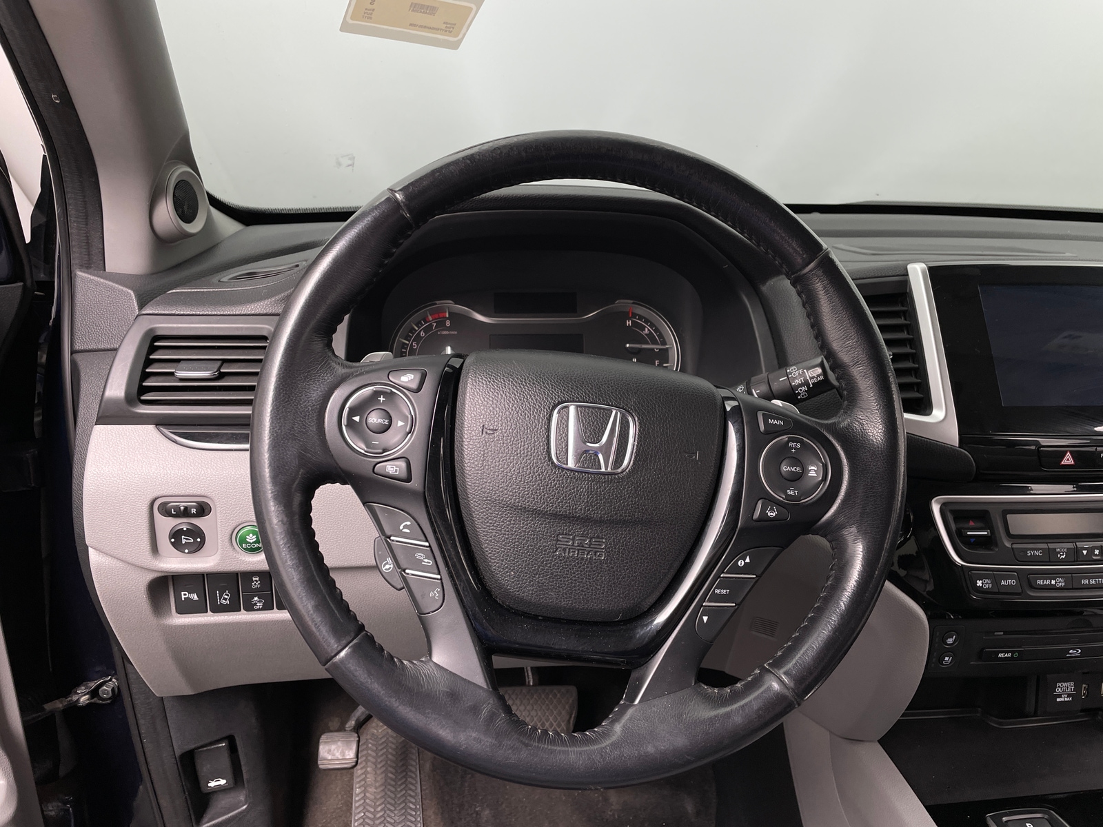 Thumbnail: 2017 Honda Pilot - 4