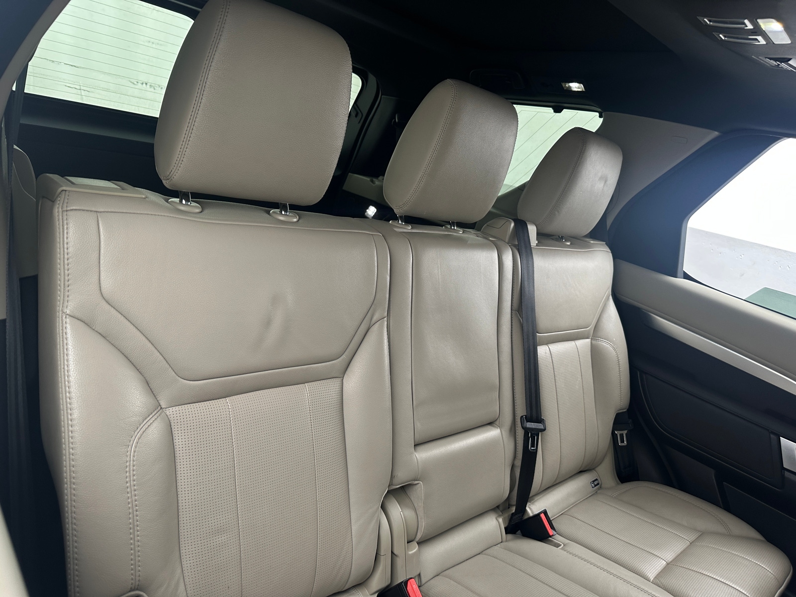 Thumbnail: 2020 Land Rover Discovery - 5
