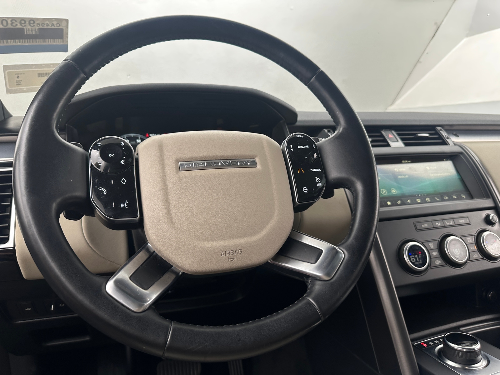 Thumbnail: 2020 Land Rover Discovery - 4