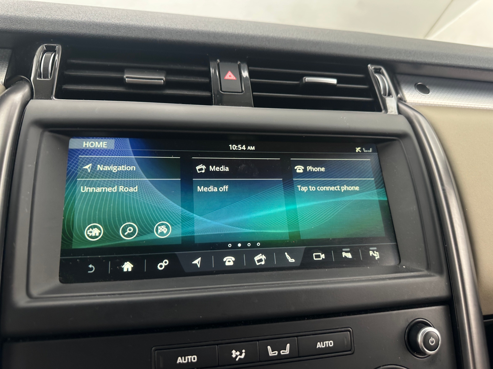 Thumbnail: 2020 Land Rover Discovery - 3