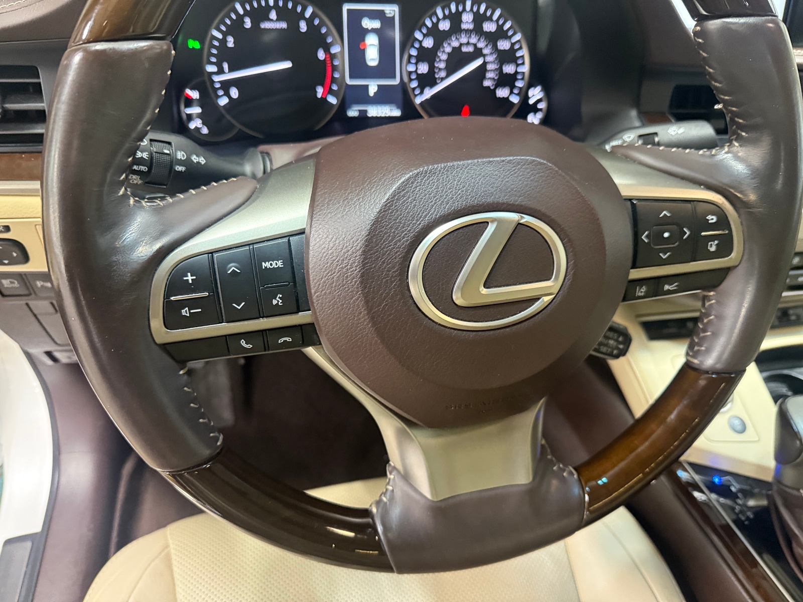Thumbnail: 2018 Lexus ES - 4