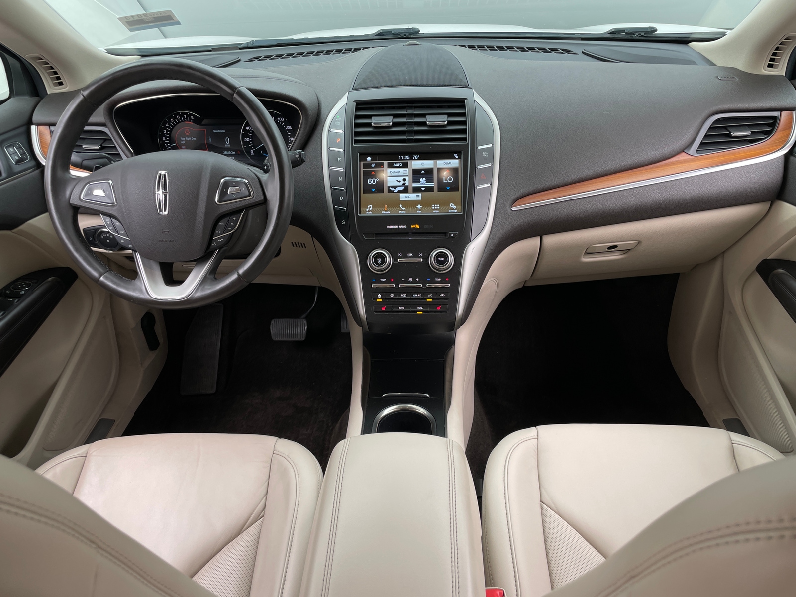 Thumbnail: 2017 Lincoln MKC - 2