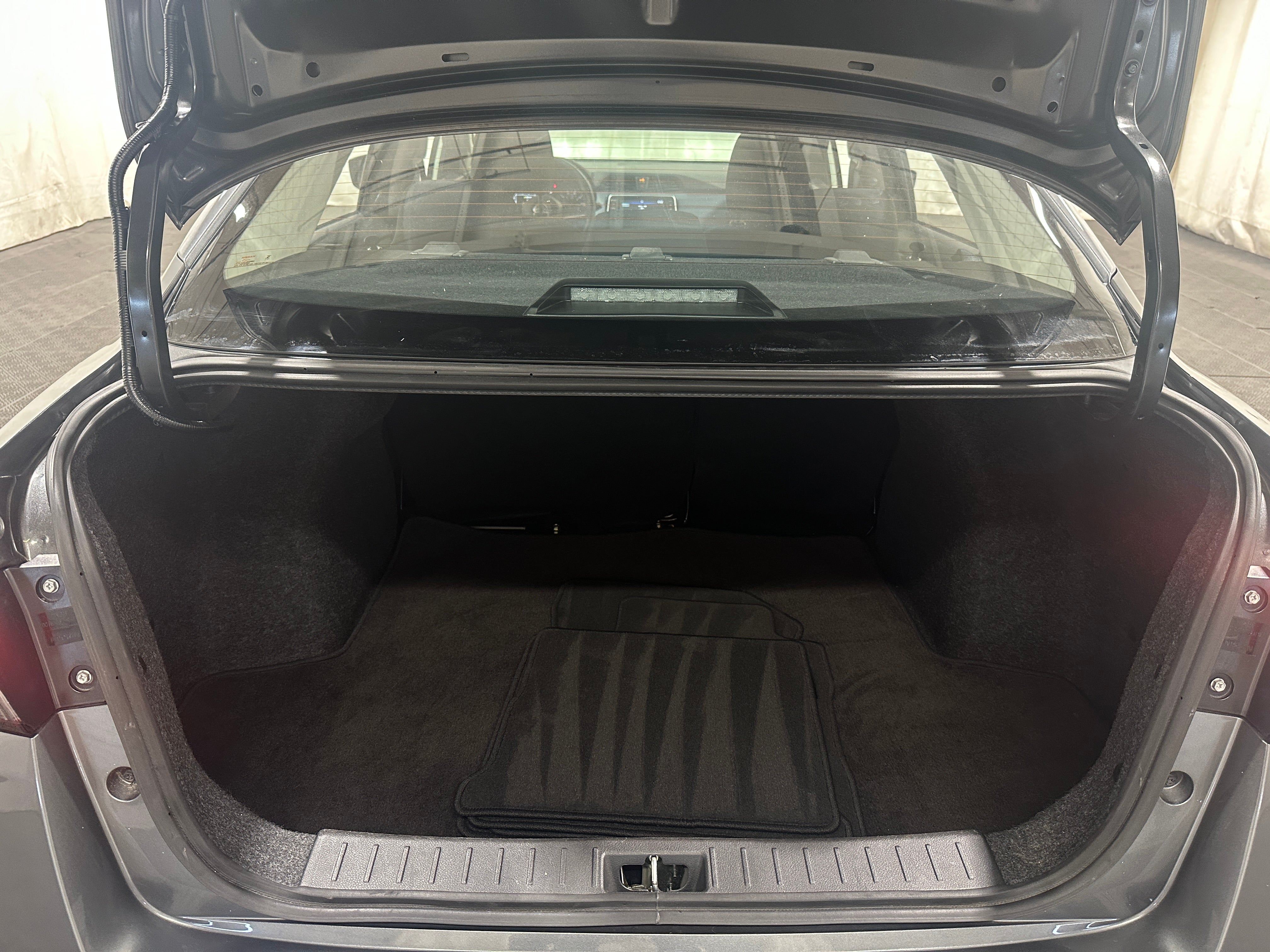 2025 Nissan Versa Sedan SV - Photo 8