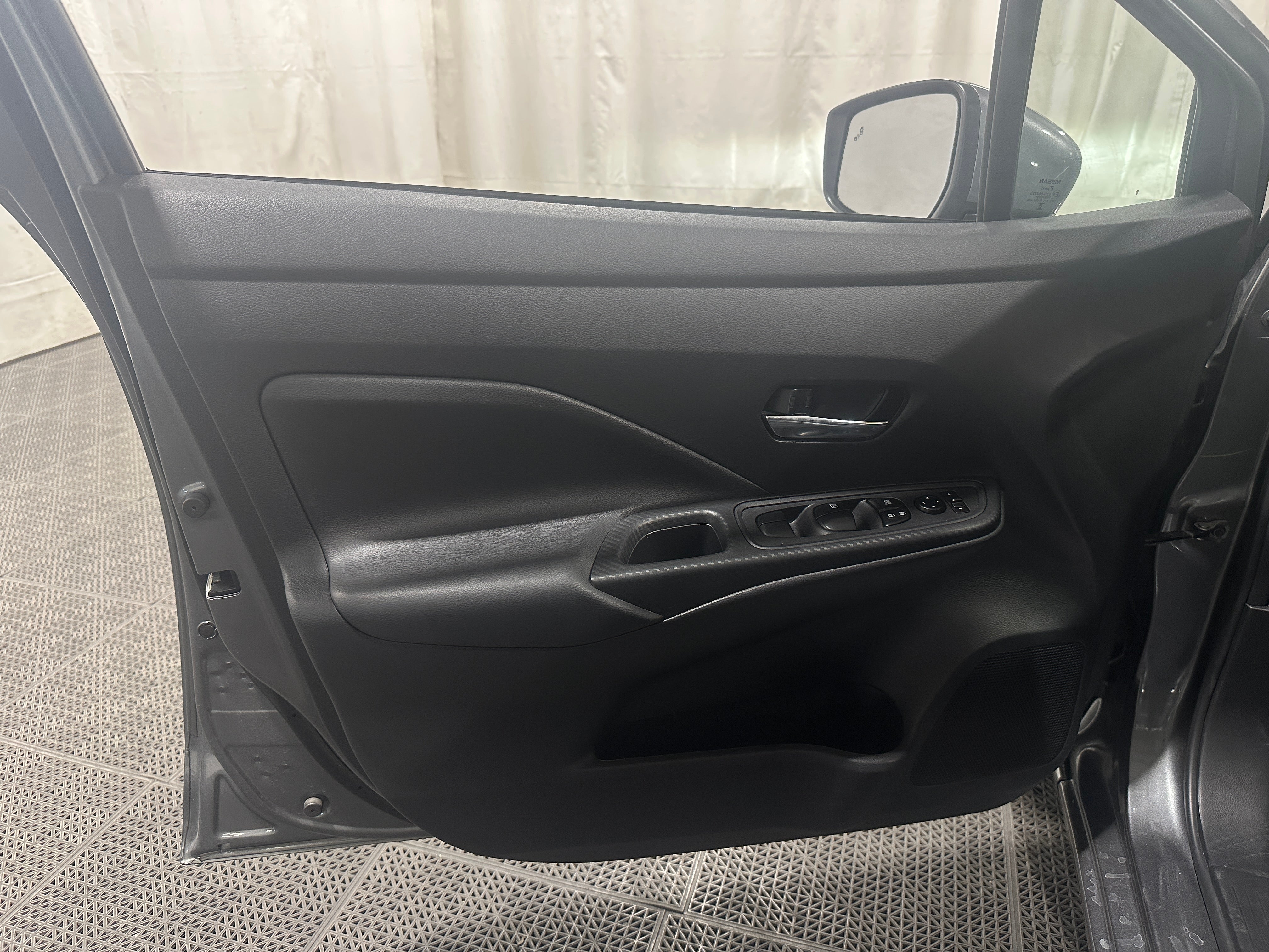 2025 Nissan Versa Sedan SV - Photo 9