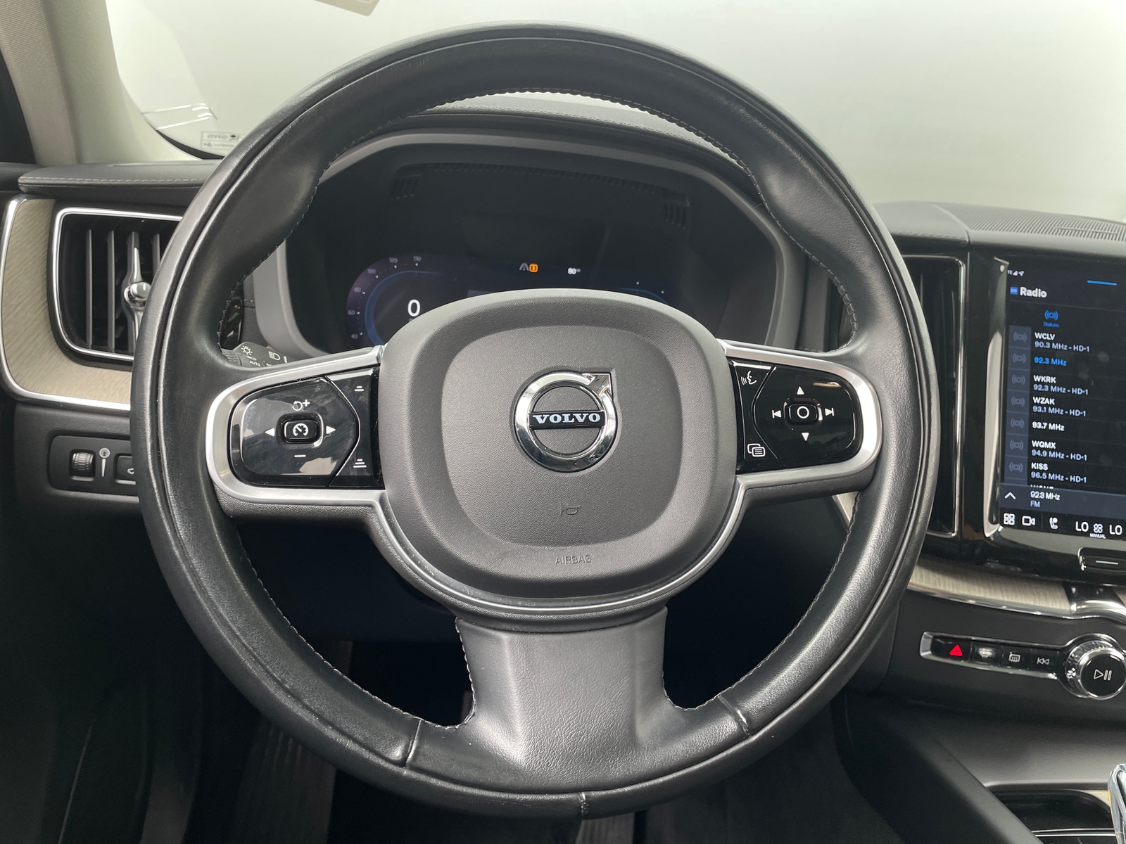 Thumbnail: 2022 Volvo XC60 - 4
