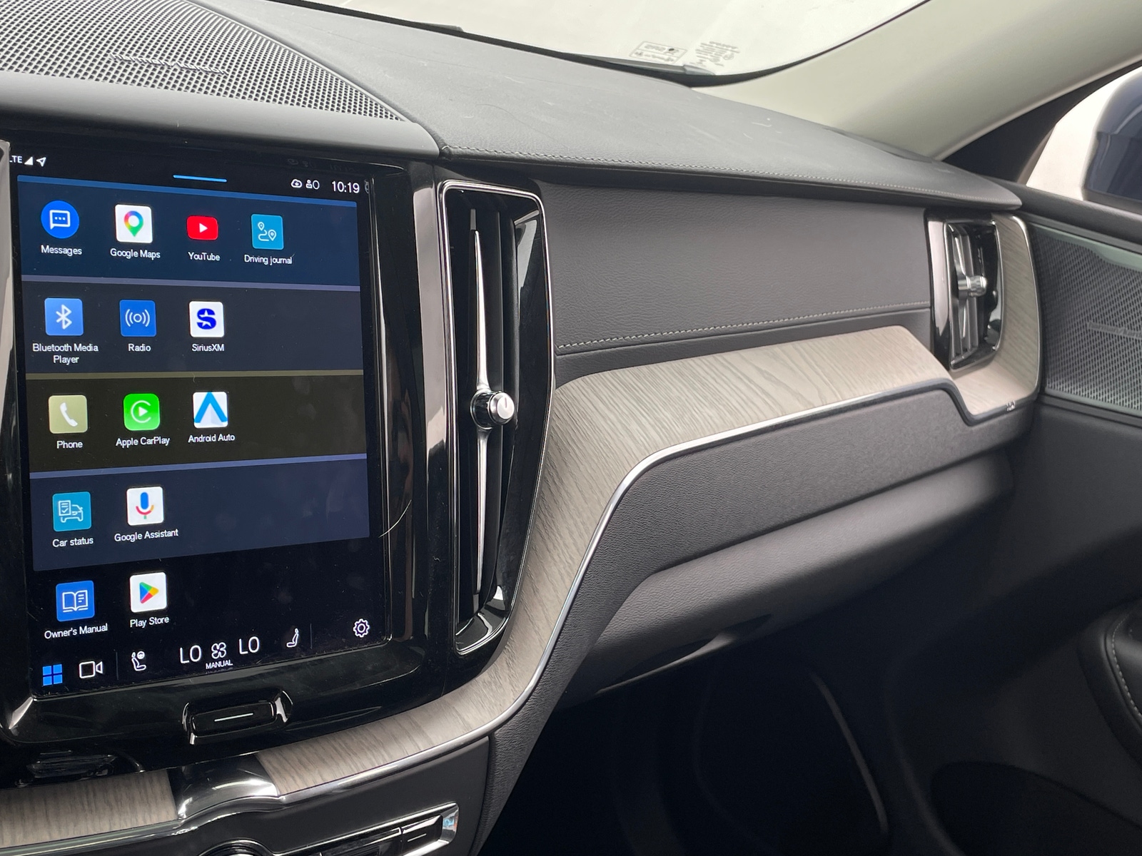 Thumbnail: 2022 Volvo XC60 - 3