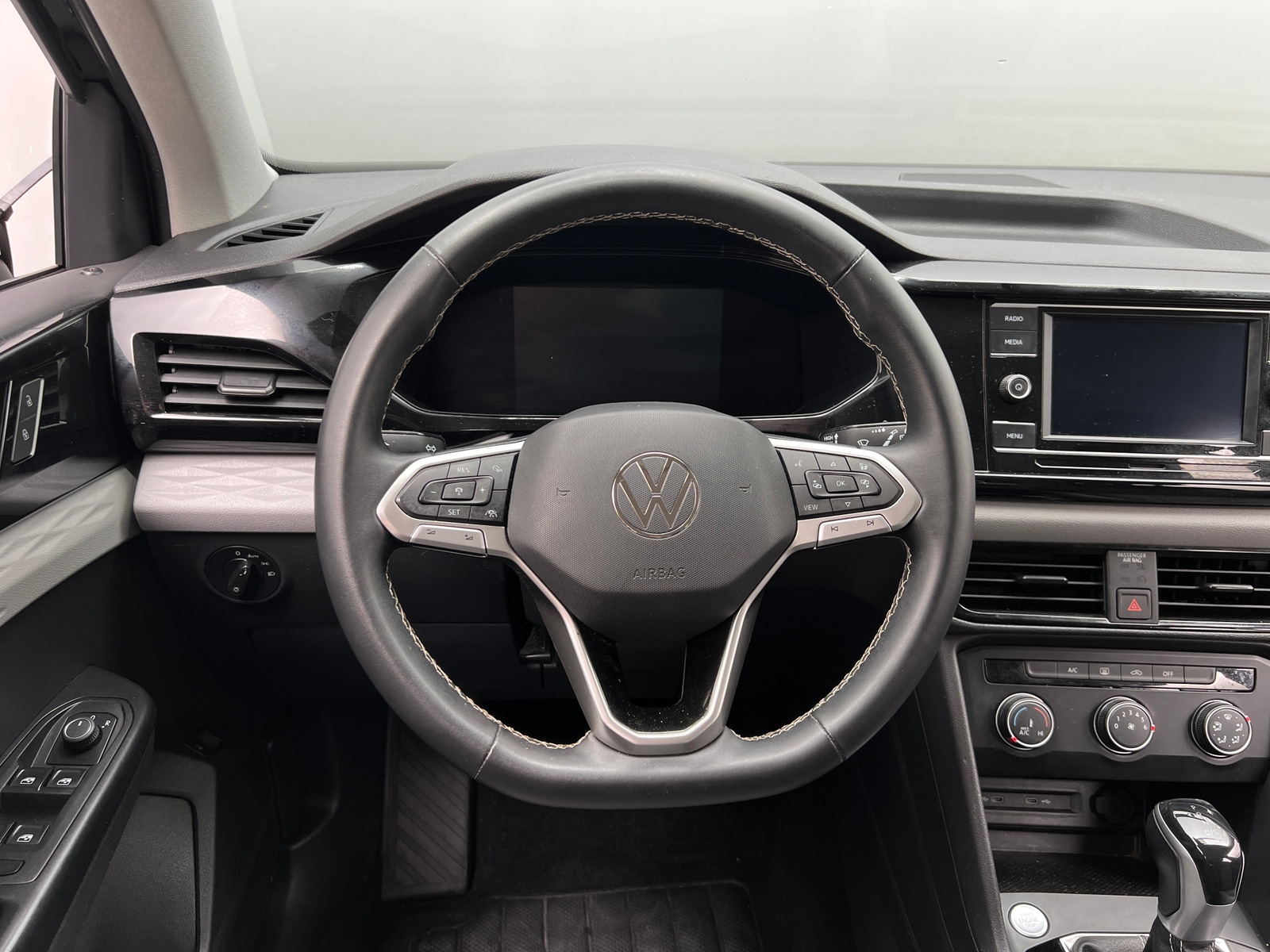 Thumbnail: 2022 Volkswagen Taos - 5