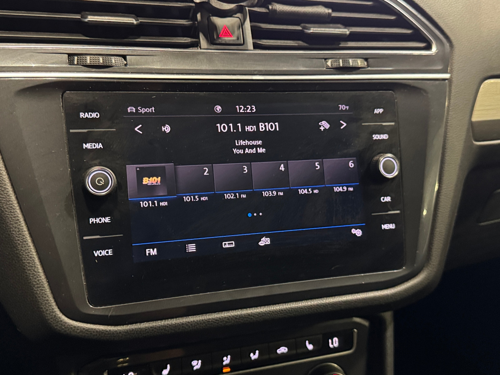 Thumbnail: 2020 Volkswagen Tiguan - 3