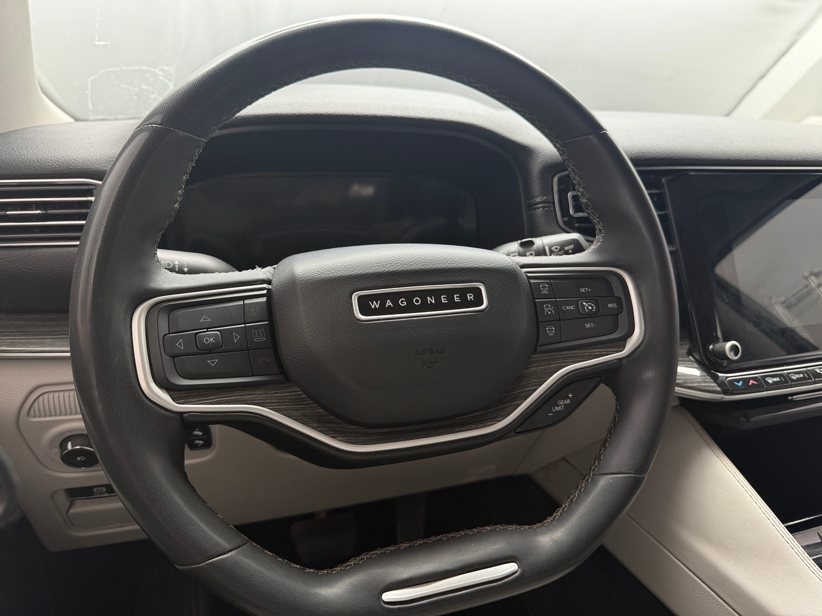 Thumbnail: 2022 Jeep Wagoneer - 4