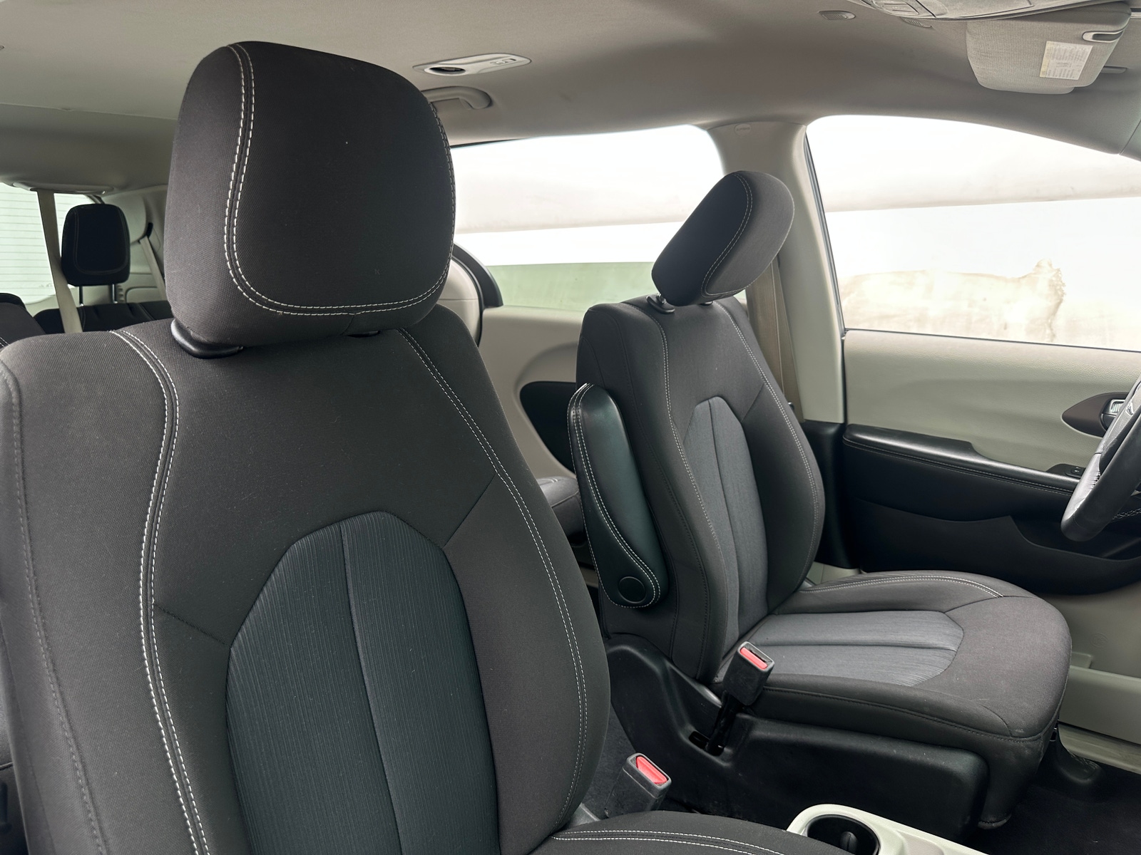 Thumbnail: 2022 Chrysler Voyager - 2