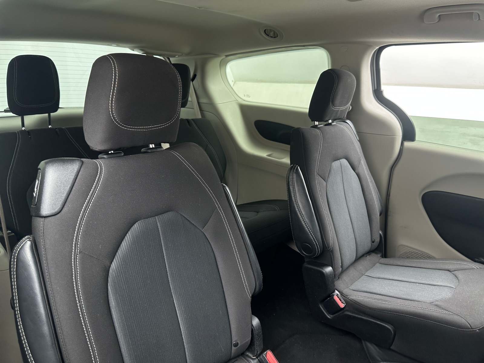 Thumbnail: 2022 Chrysler Voyager - 6