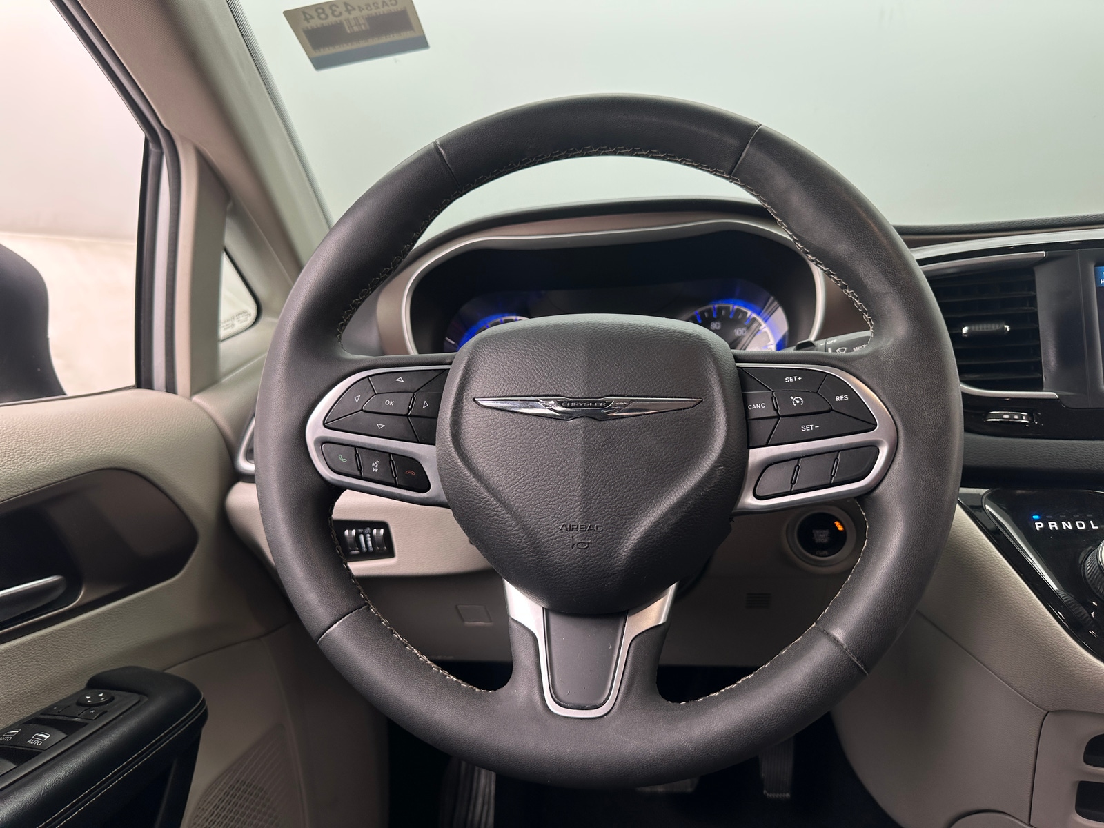Thumbnail: 2022 Chrysler Voyager - 5