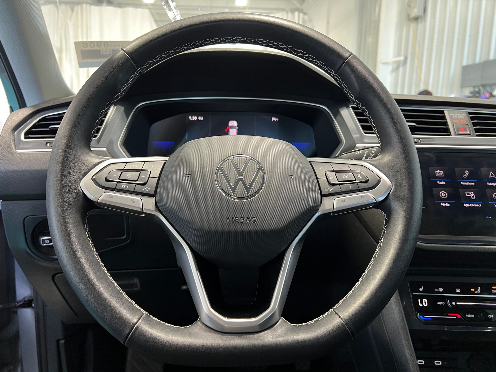 Thumbnail: 2024 Volkswagen Tiguan - 4