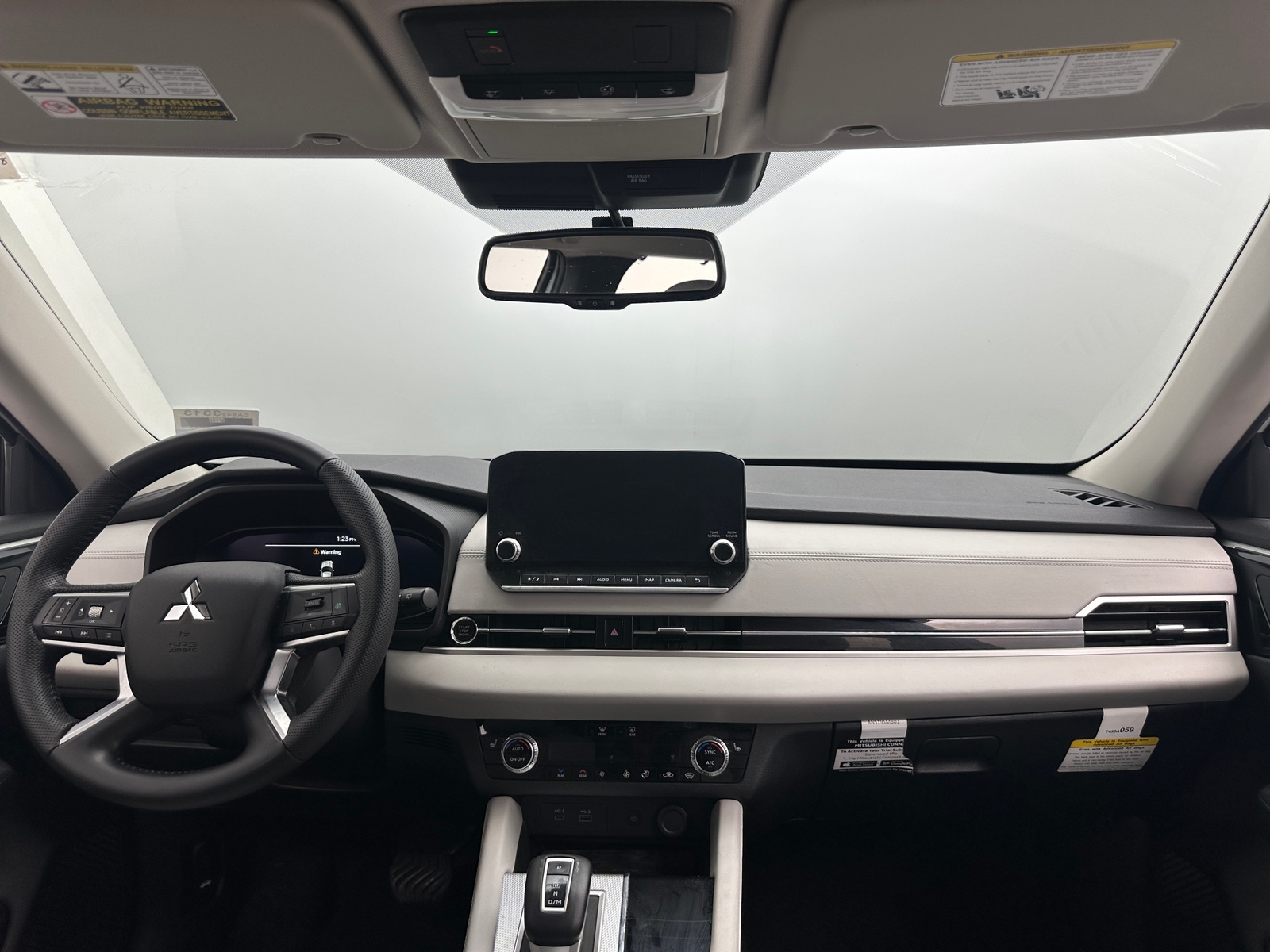 Thumbnail: 2023 Mitsubishi Outlander - 2
