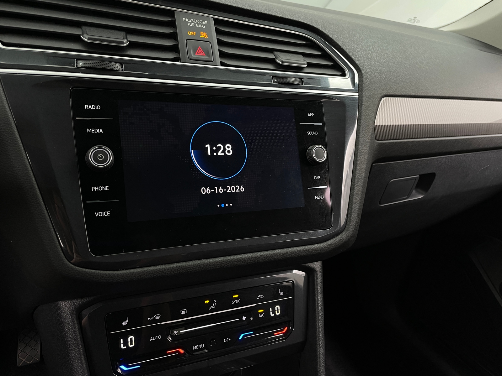 Thumbnail: 2024 Volkswagen Tiguan - 3