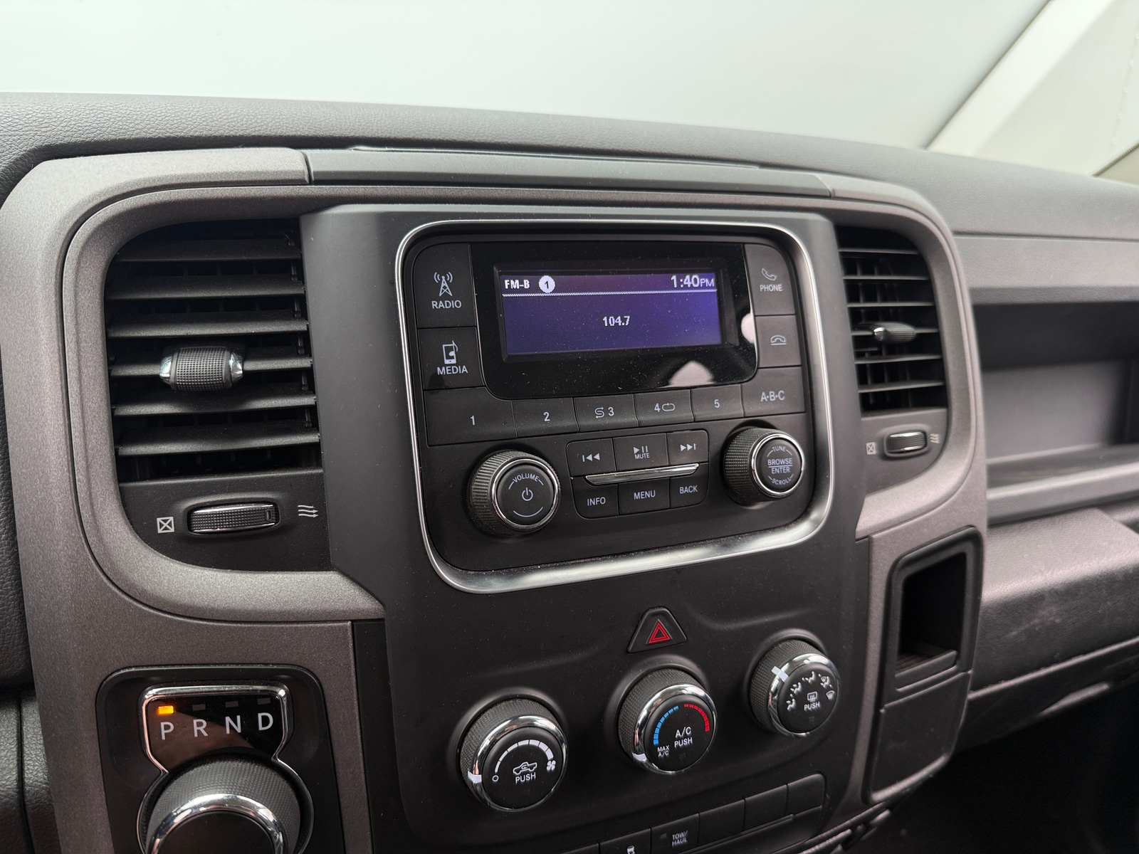 Thumbnail: 2020 RAM 1500 Classic - 4
