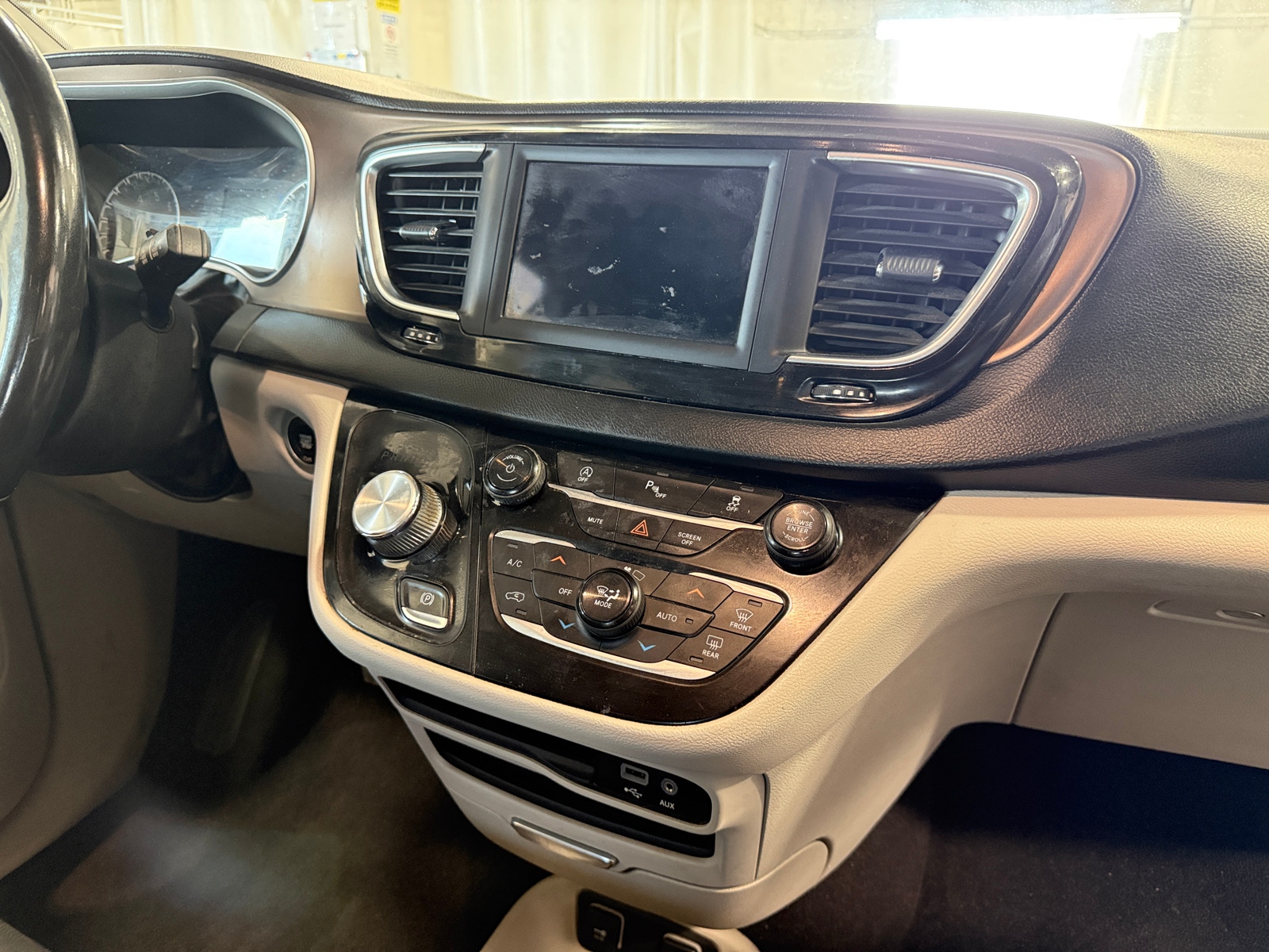 Thumbnail: 2019 Chrysler Pacifica - 3
