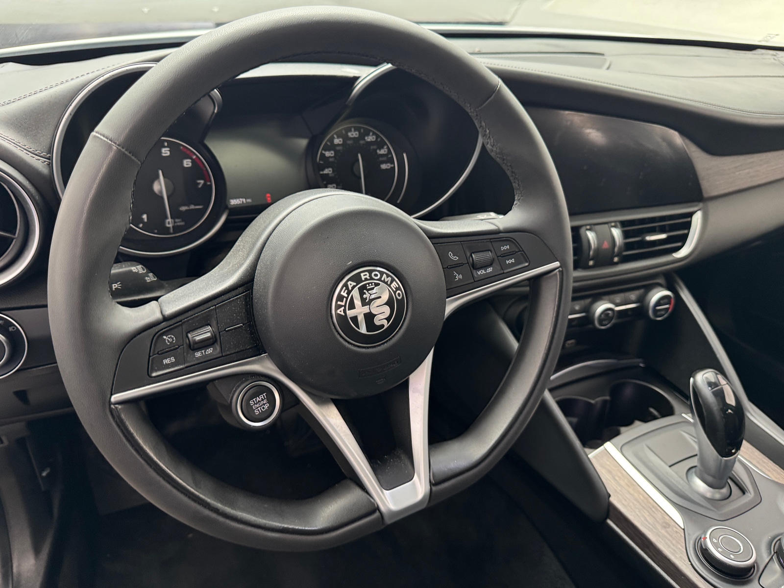 Thumbnail: 2018 Alfa Romeo Giulia - 4