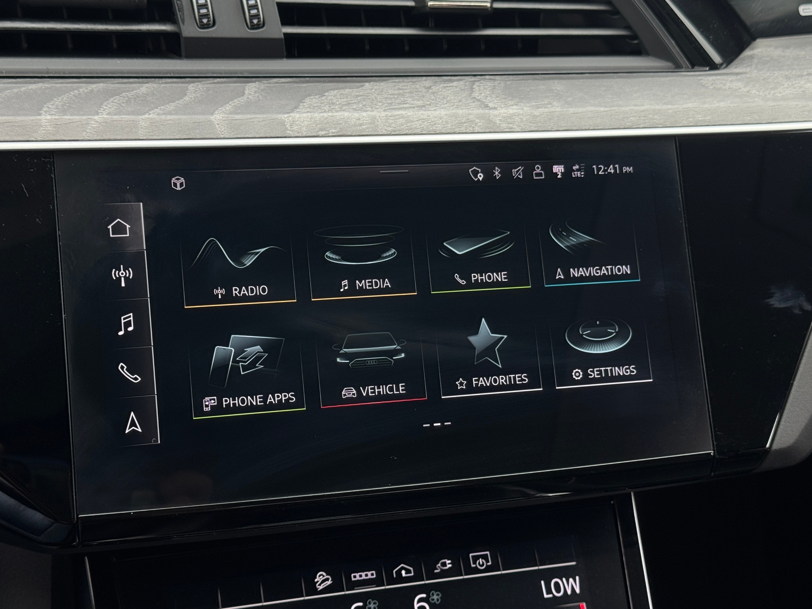 Thumbnail: 2022 Audi e-tron - 3