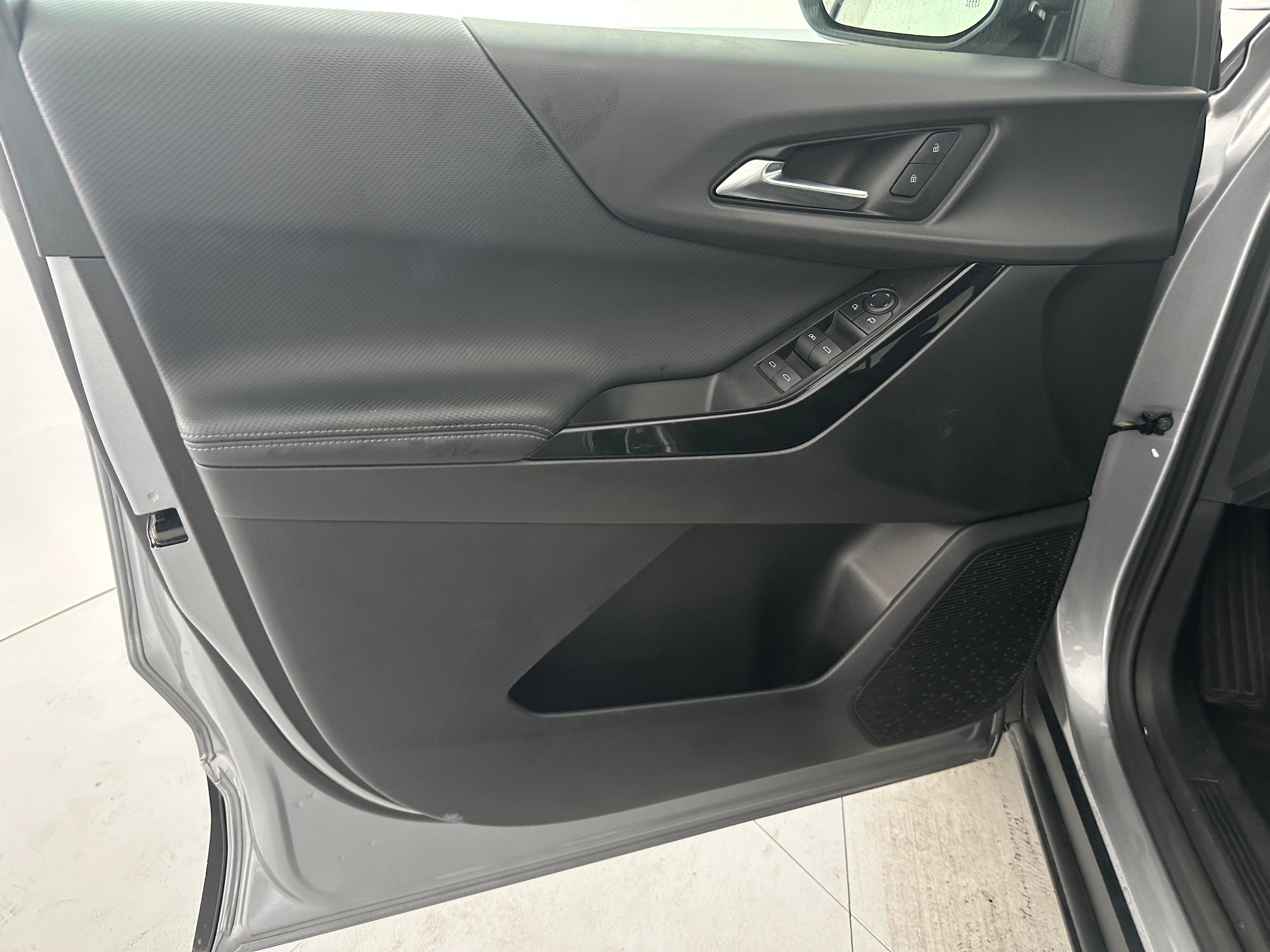 2025 Chevrolet Equinox LT - Photo 8