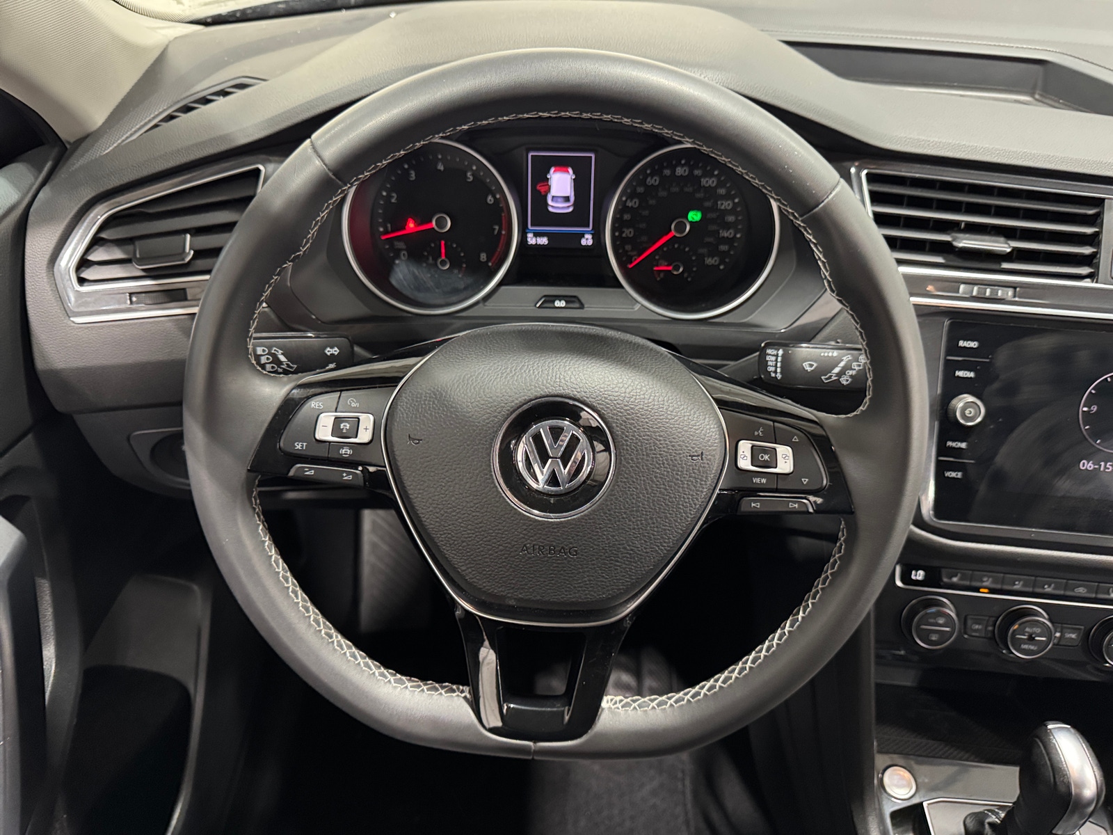 Thumbnail: 2021 Volkswagen Tiguan - 4