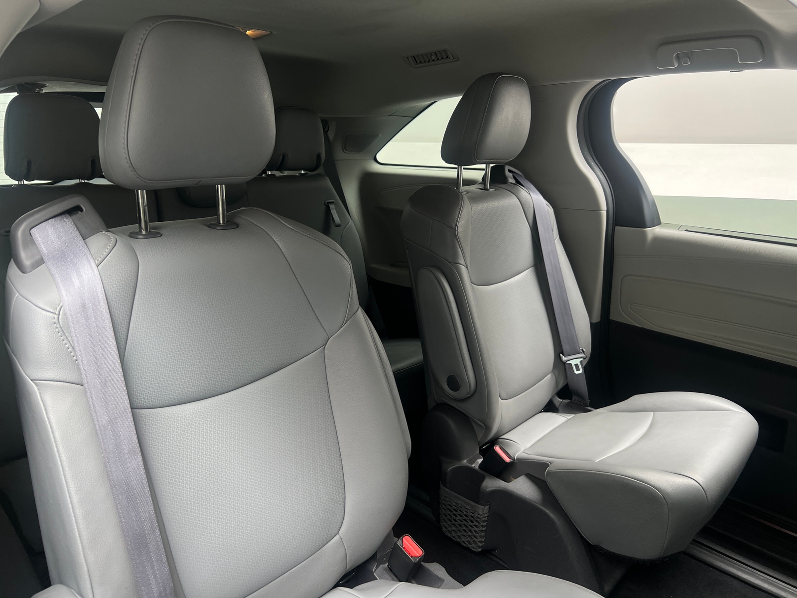 Thumbnail: 2021 Toyota Sienna - 5