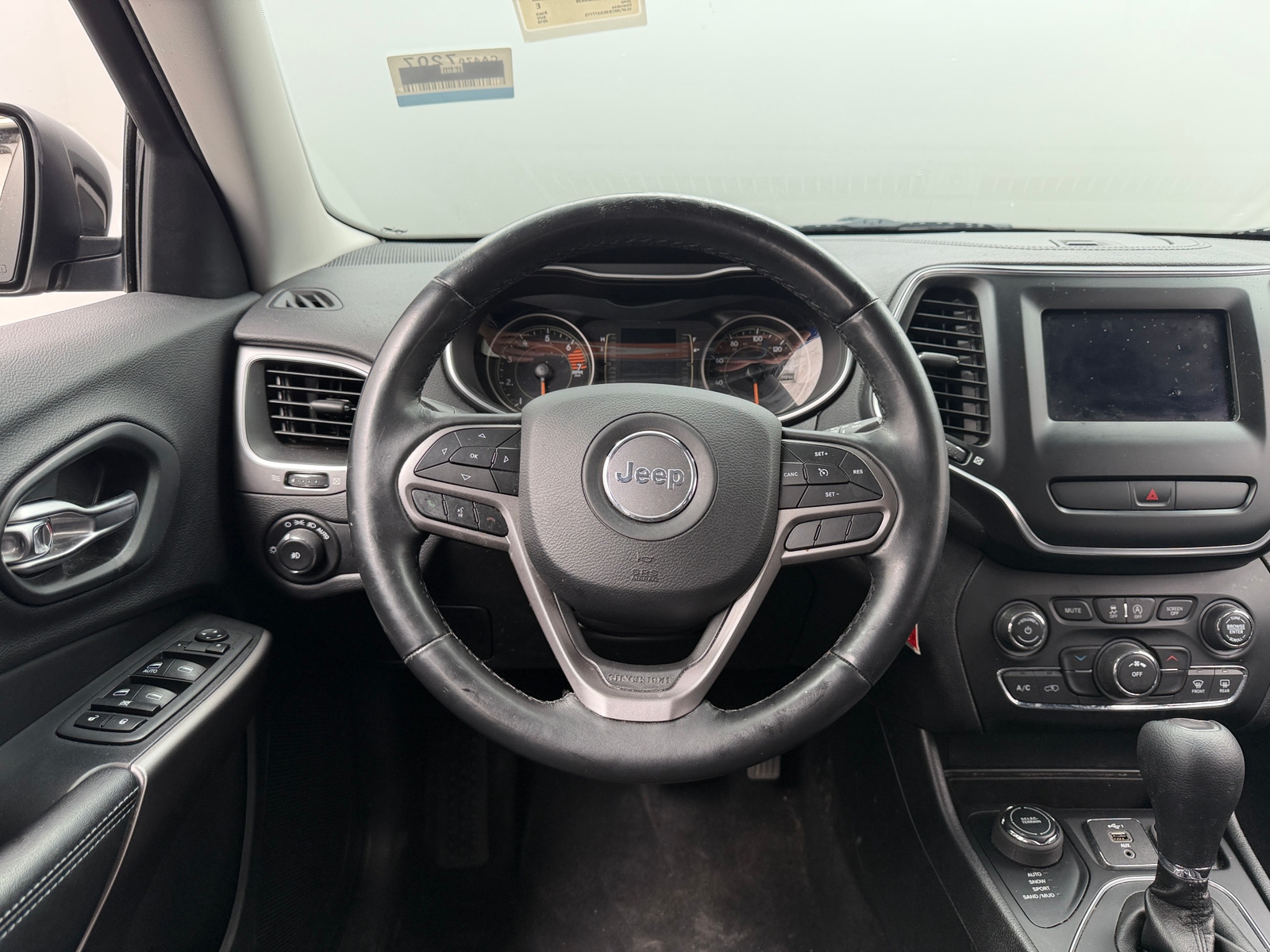 Thumbnail: 2019 Jeep Cherokee - 5